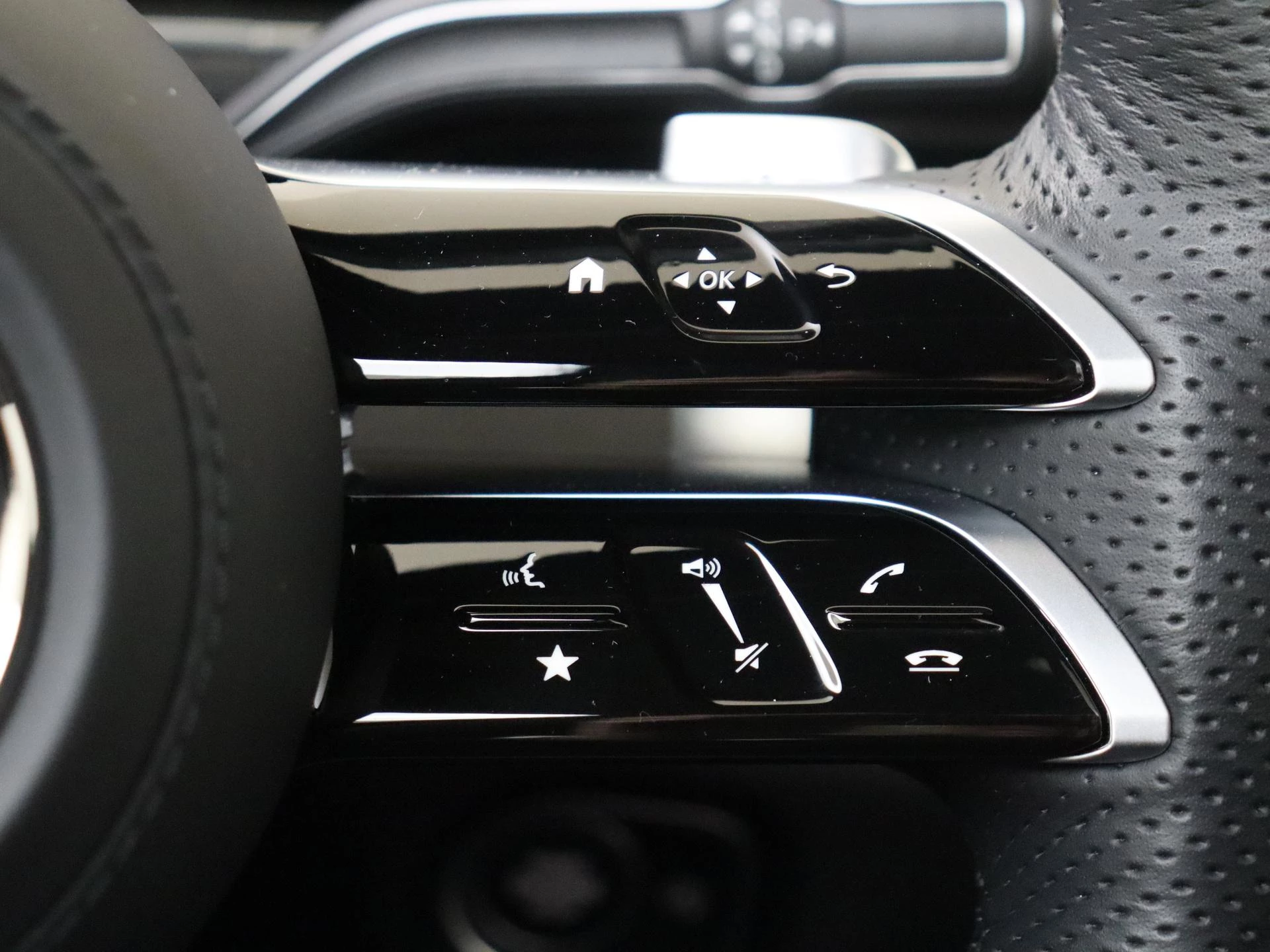 Mercedes-Benz-GLS-image-17