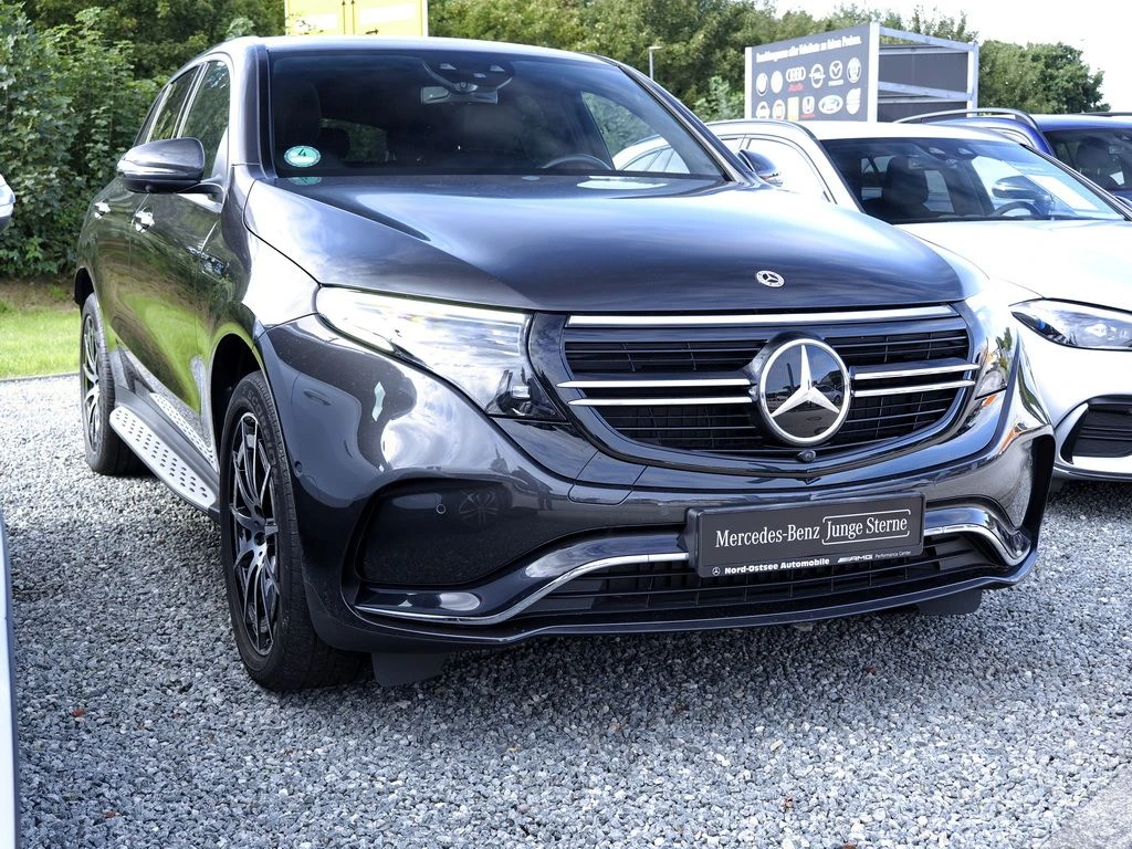 Mercedes-Benz-EQC 400-image-4