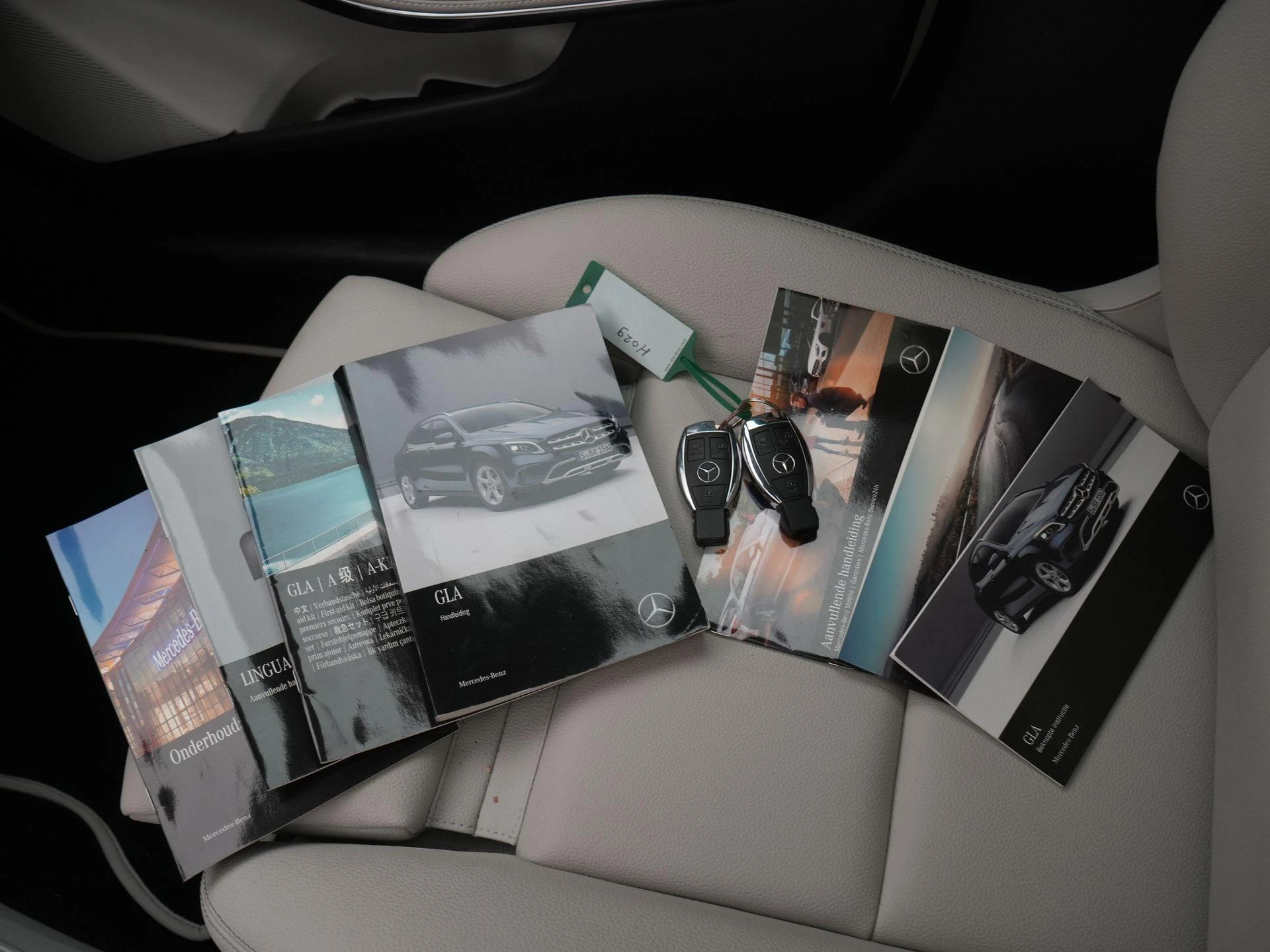 Mercedes-Benz-GLA-image-24