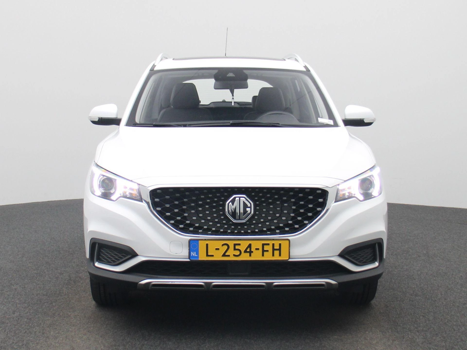 MG-ZS EV-image-2
