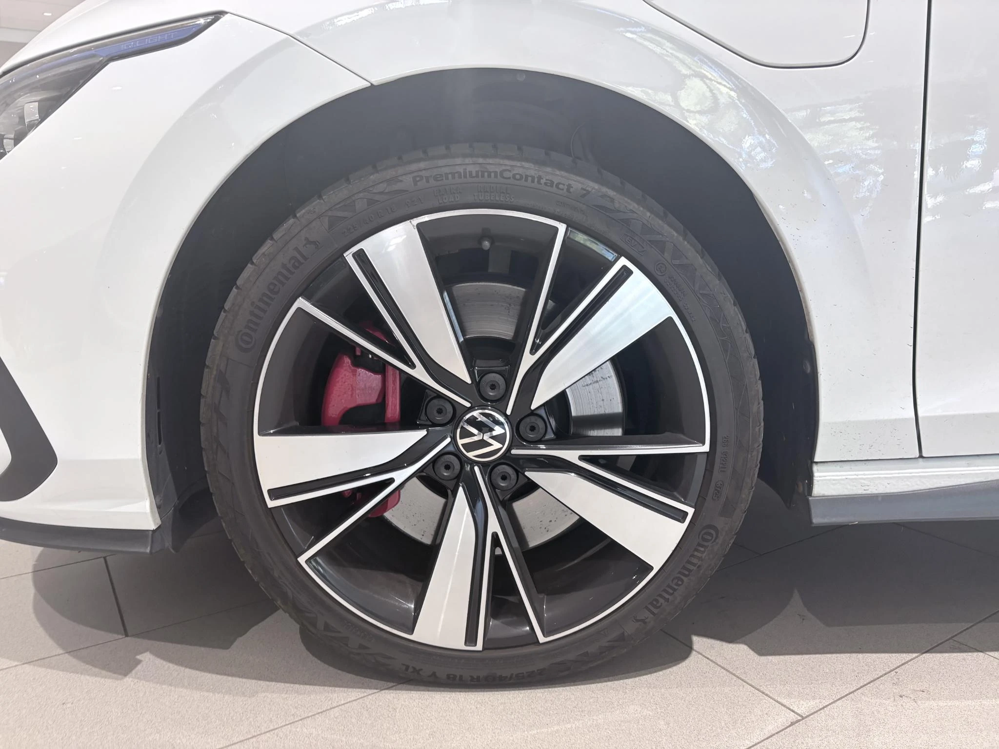 Volkswagen-Golf-image-1