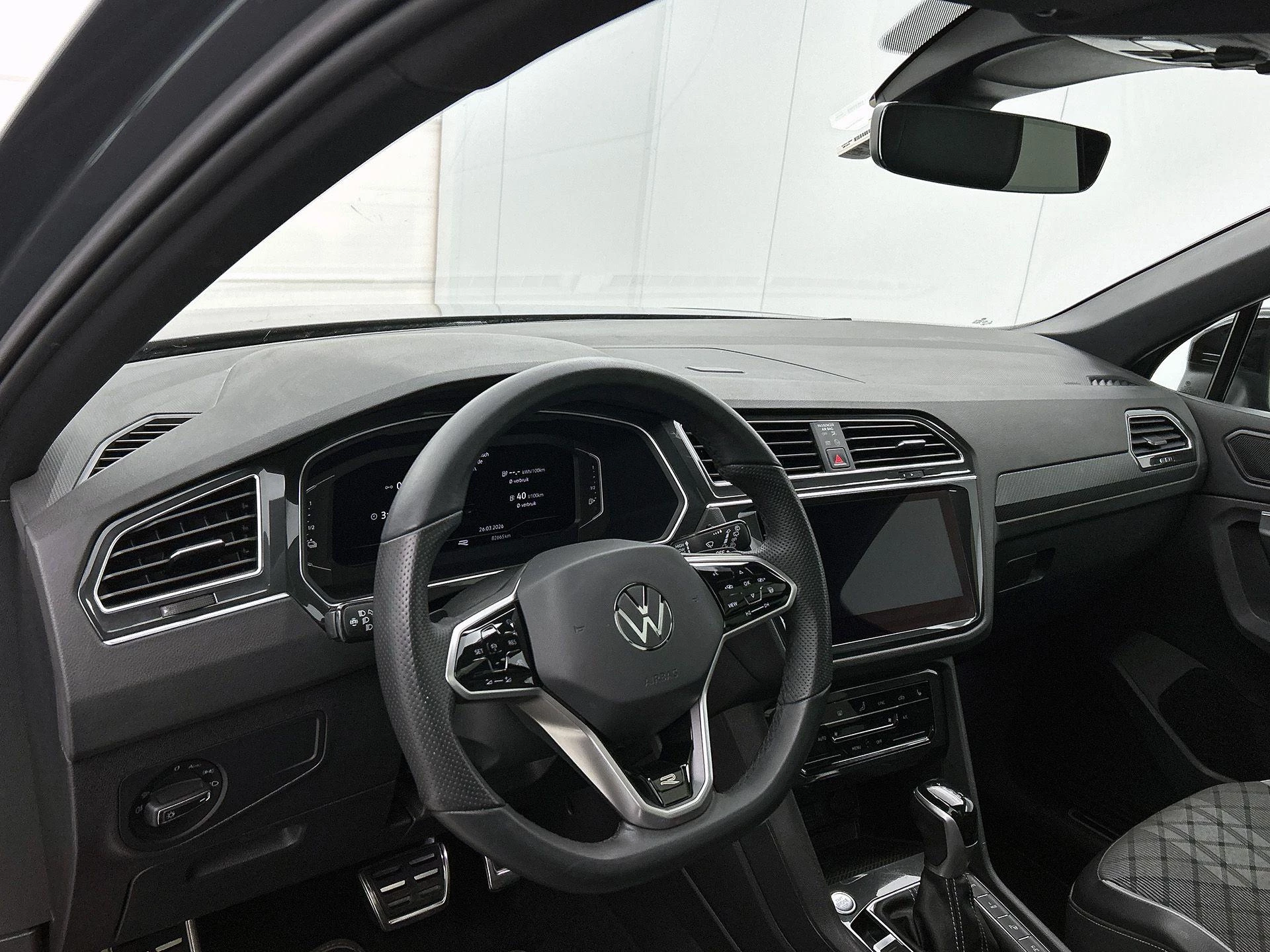 Volkswagen-Tiguan-image-17