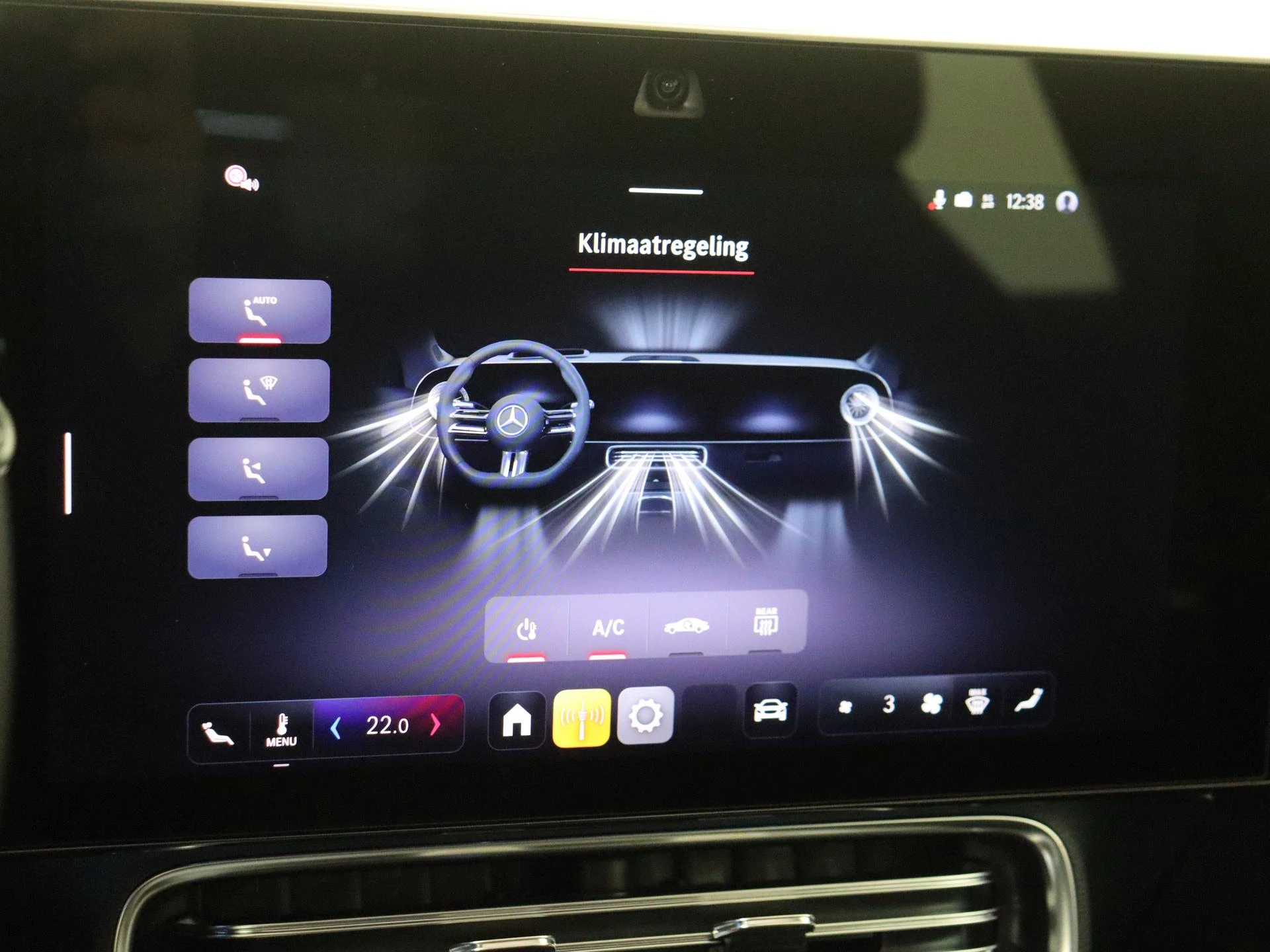 Mercedes-Benz-CLA-image-19