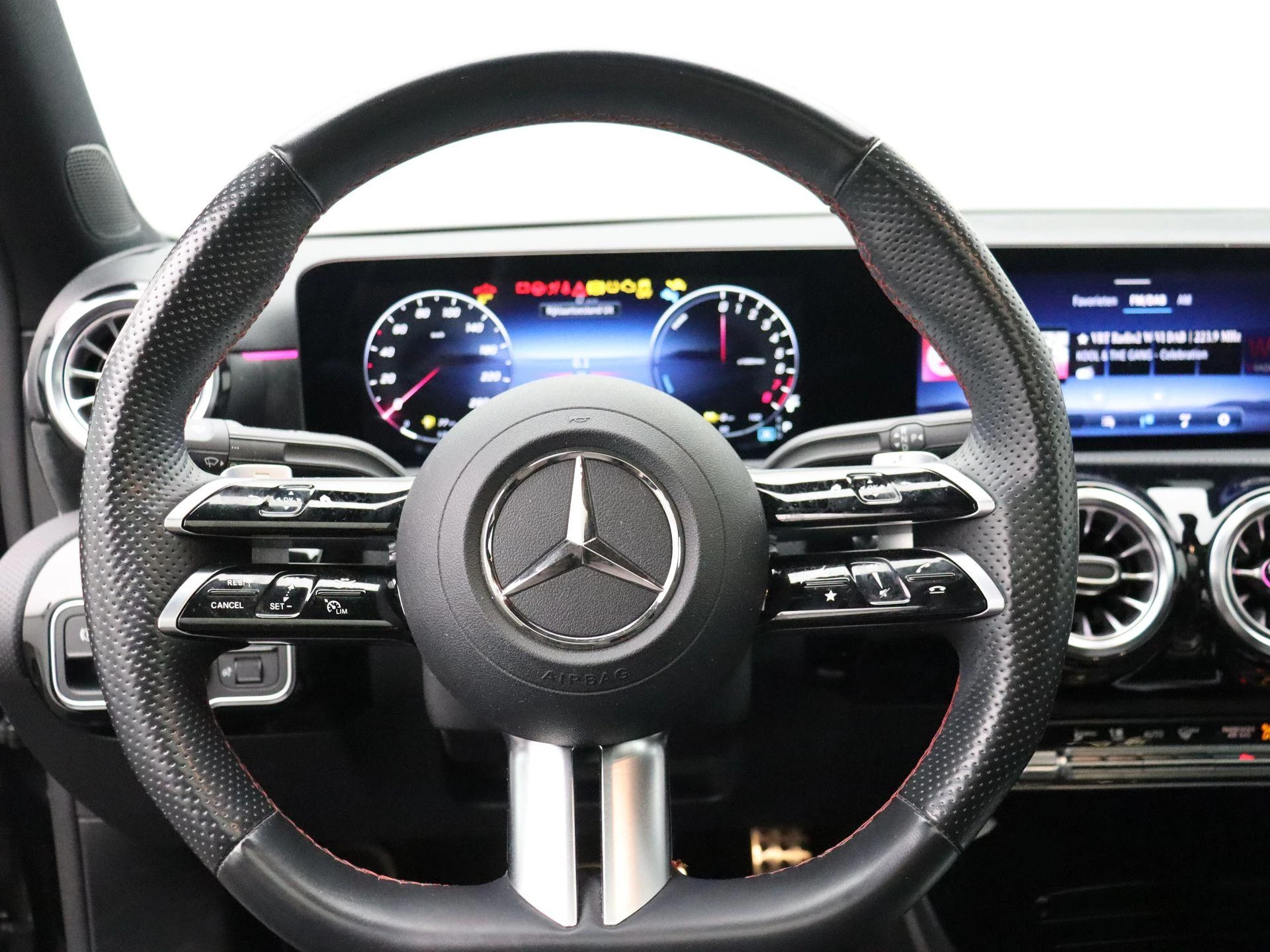 Mercedes-Benz Classe A 250 e Berline AMG Line + PANORAMISCH DAK + CARPLAY +