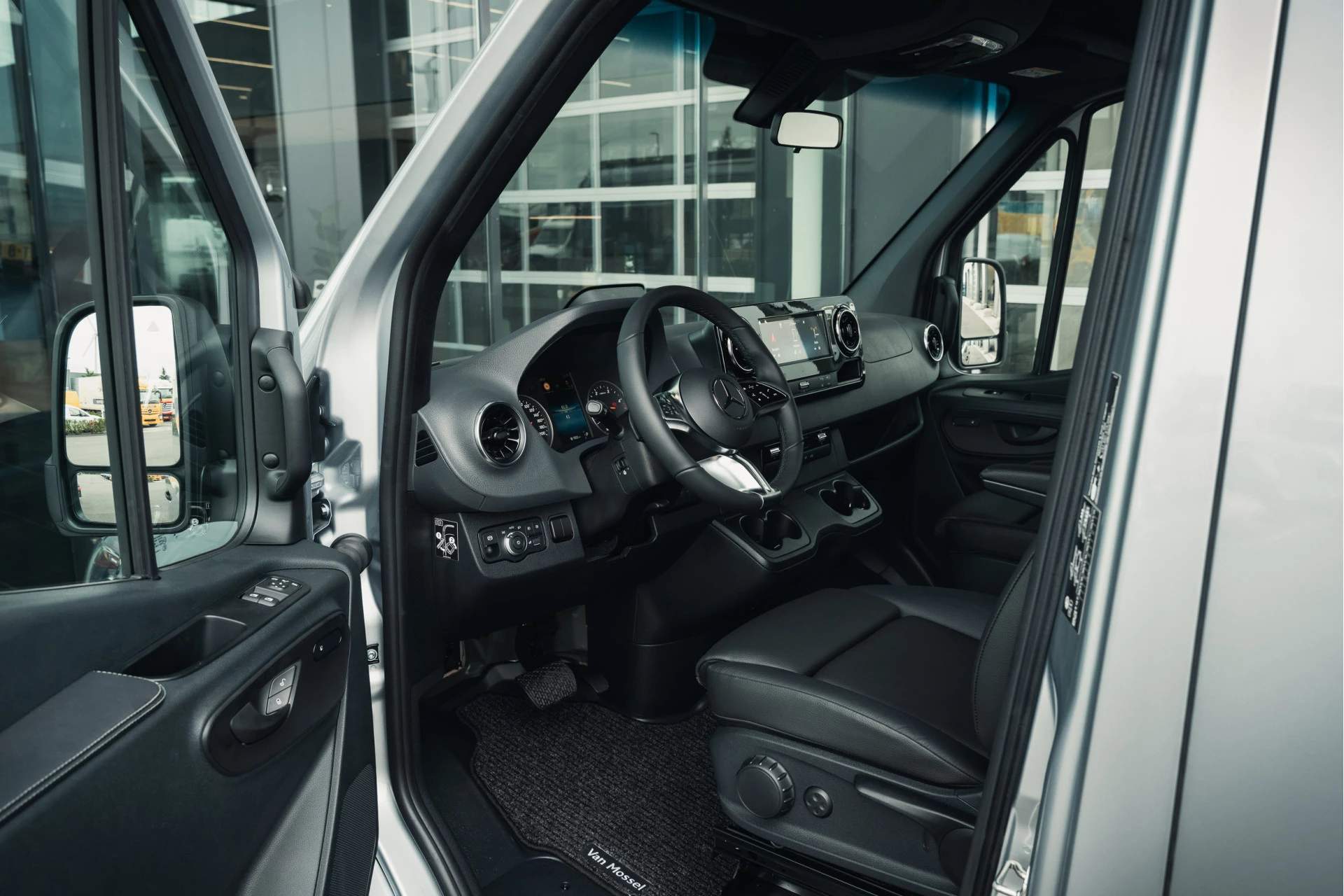 Mercedes-Benz-Sprinter-image-59