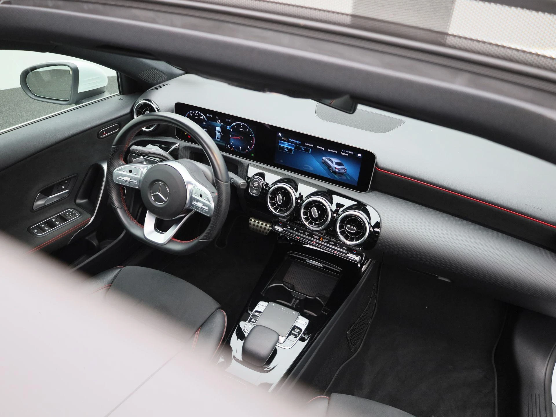 Mercedes-Benz-A-Klasse-image-35