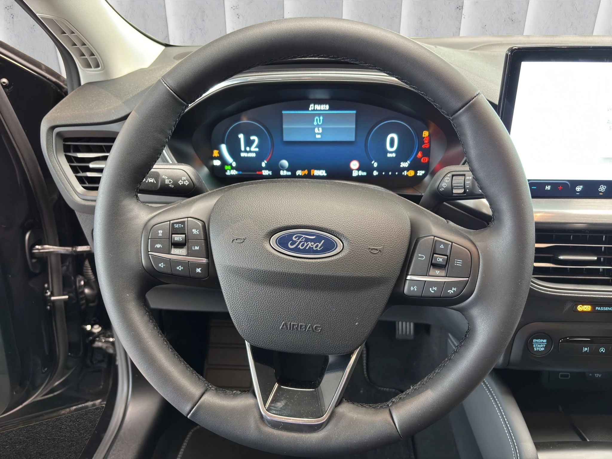 Ford Focus Titanium X Limousine Automatik & Panoramadach *HEZ Aktion*