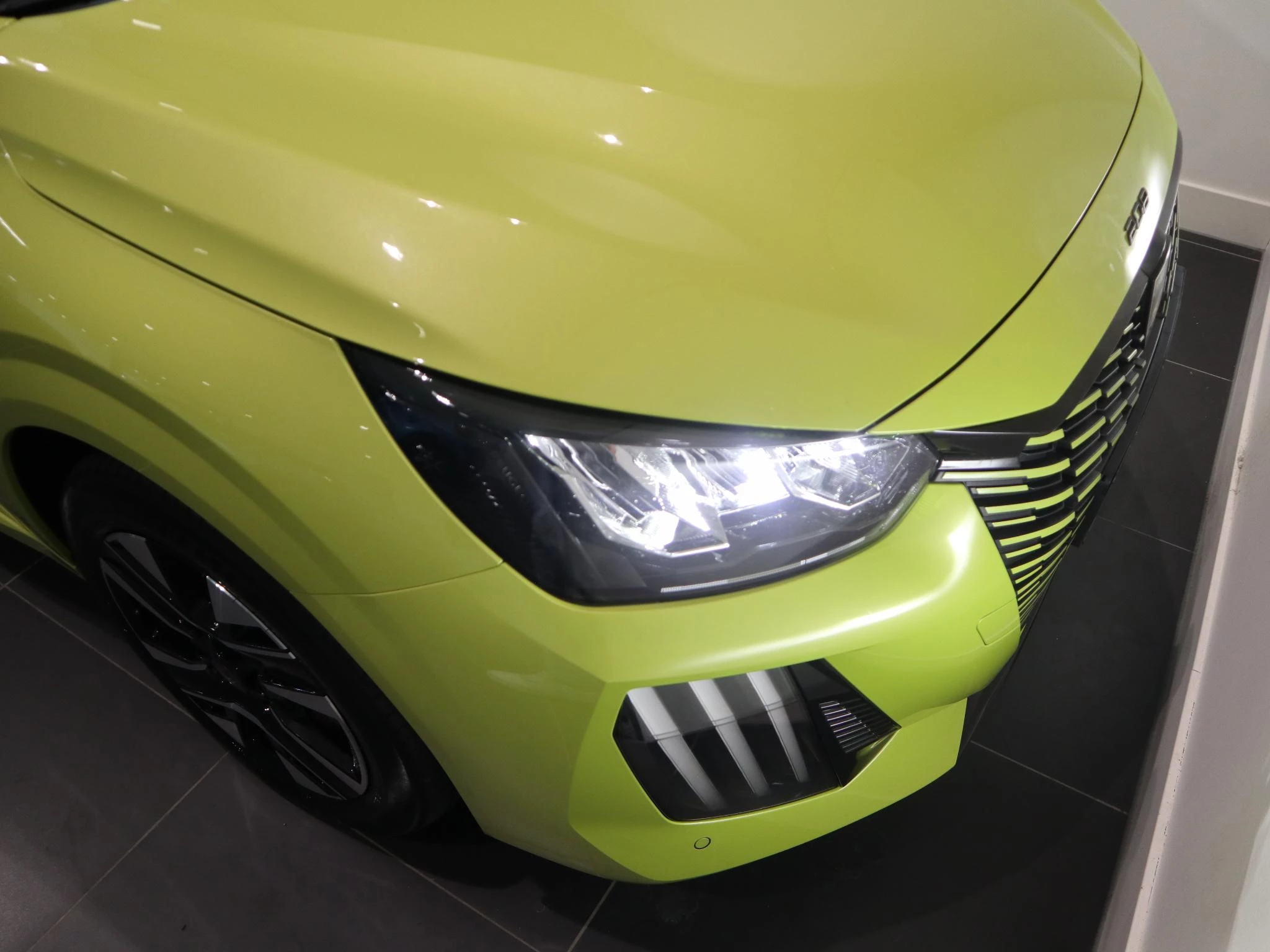 Peugeot-e-208-image-22
