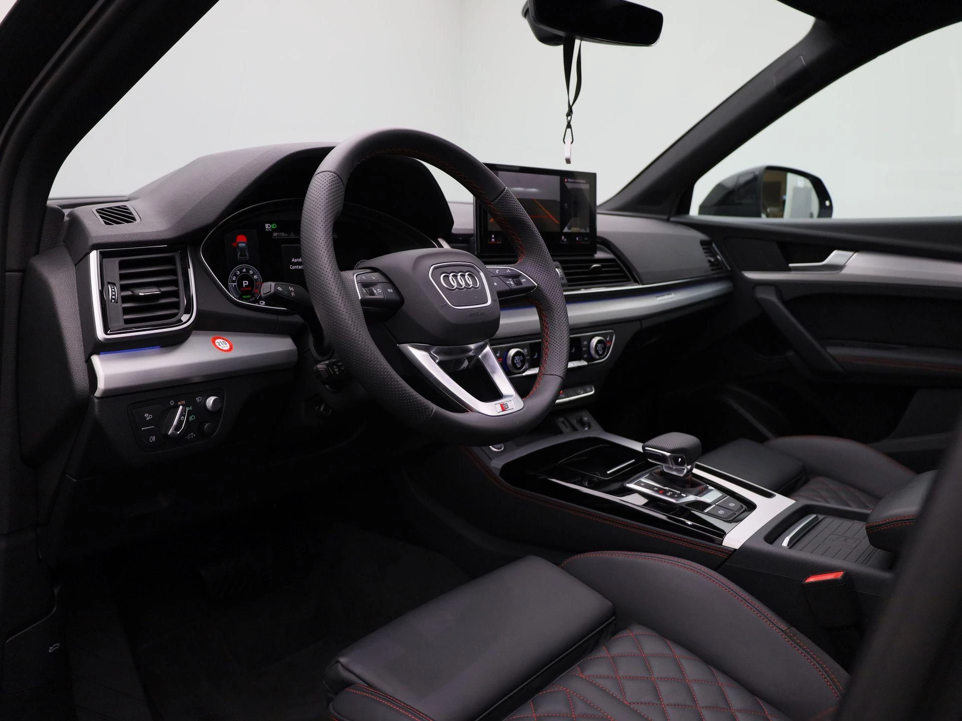 Audi Q5 50 TFSI e S edition Competition 299 PK