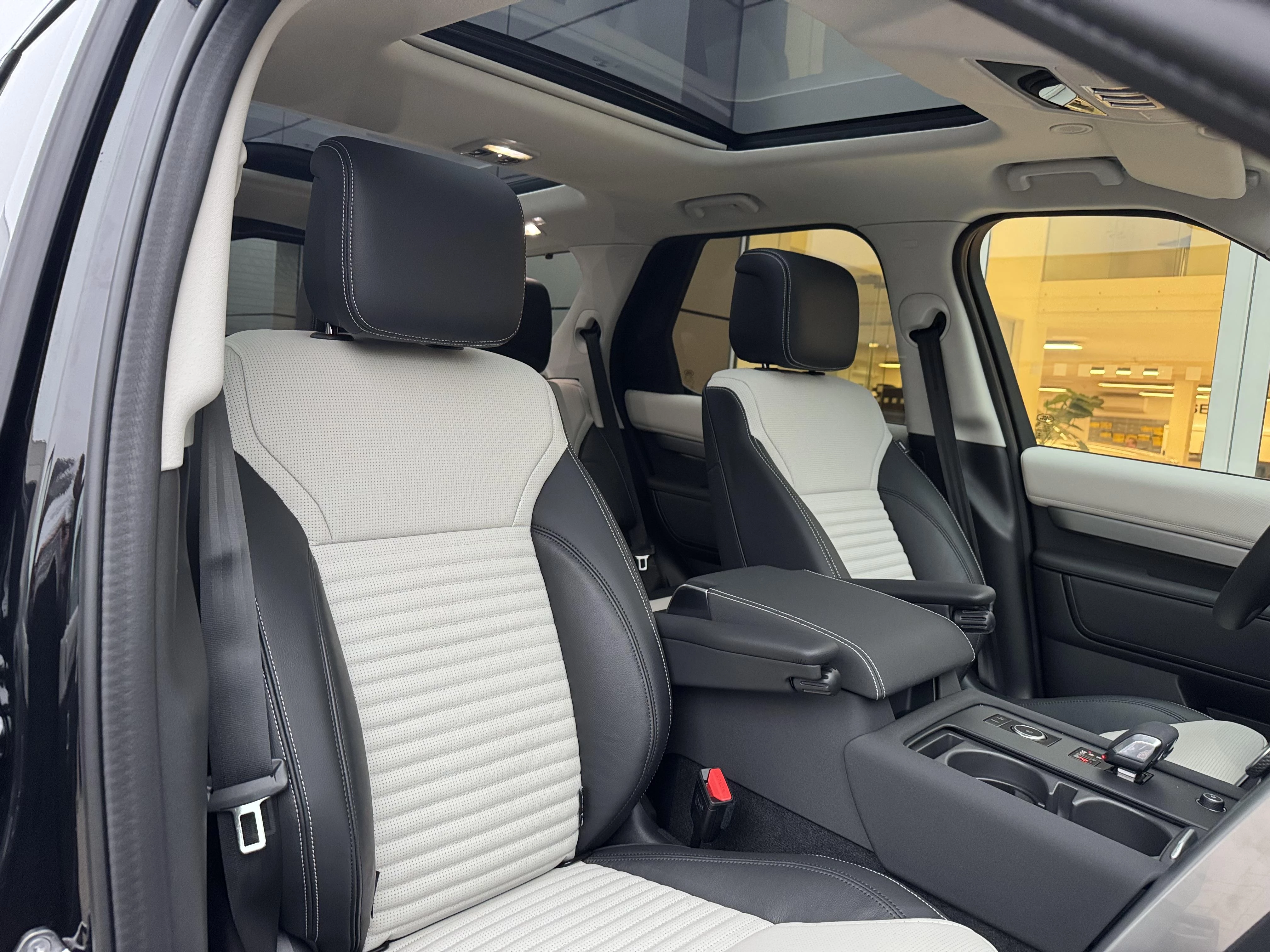 Land Rover-Discovery-image-2