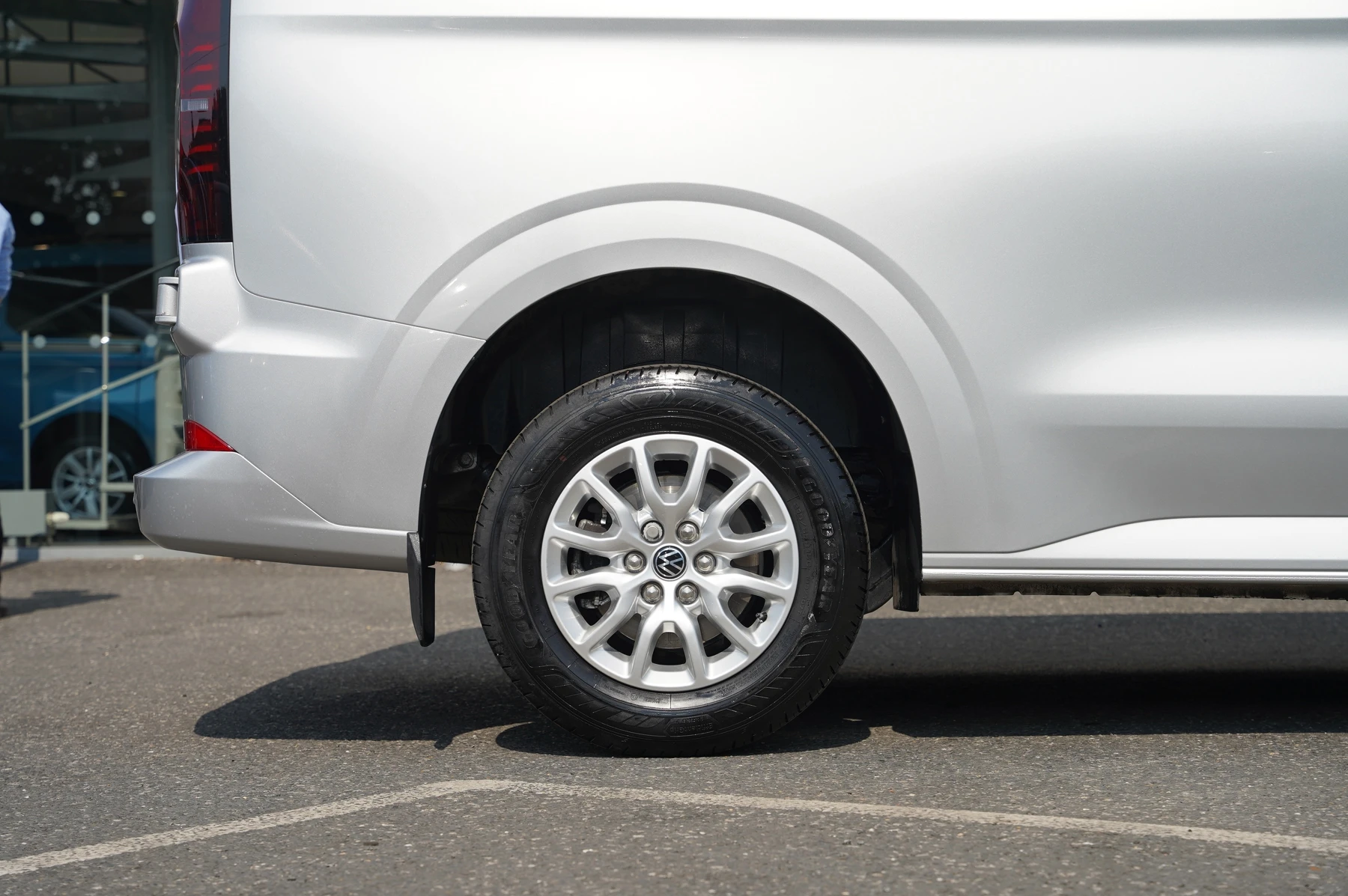 Volkswagen-Transporter-image-26
