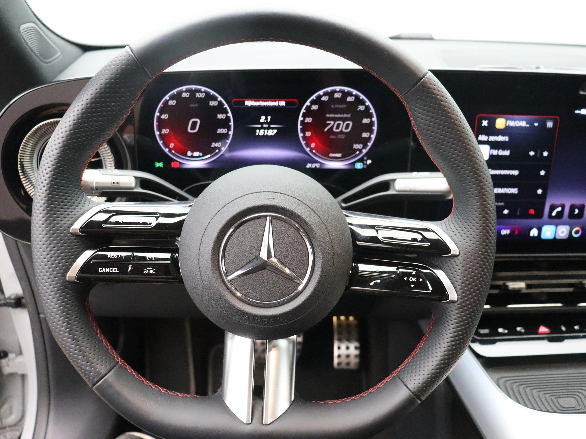 Mercedes-Benz-CLA-image-11