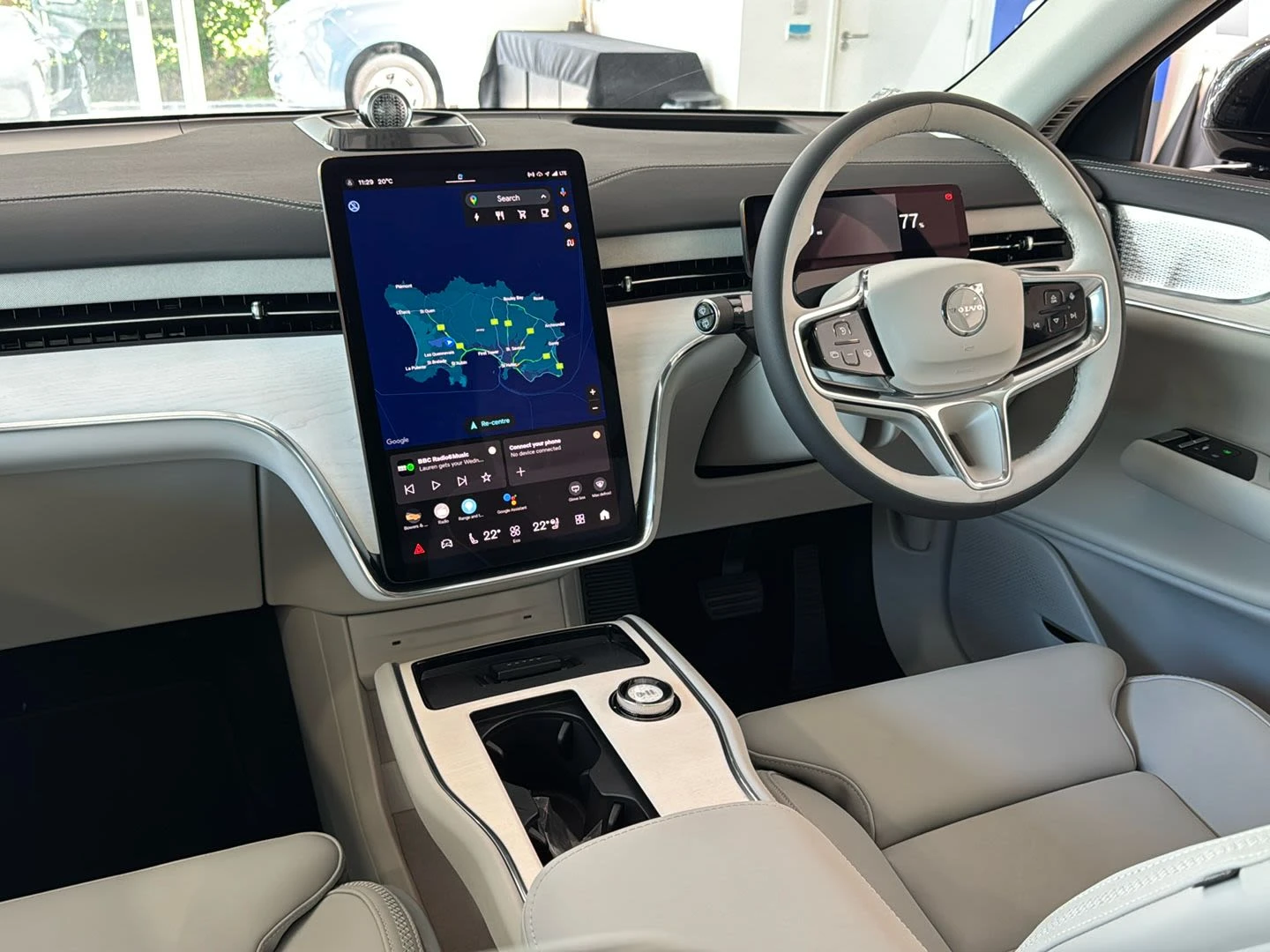 Volvo EX90, image 2