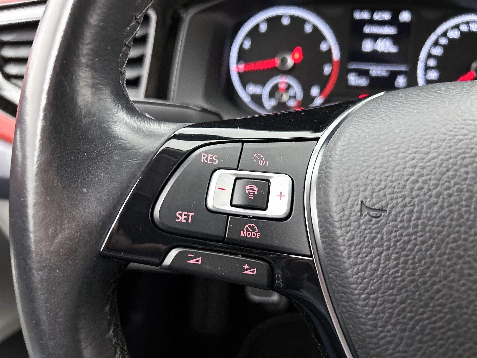 Volkswagen-Polo-image-5