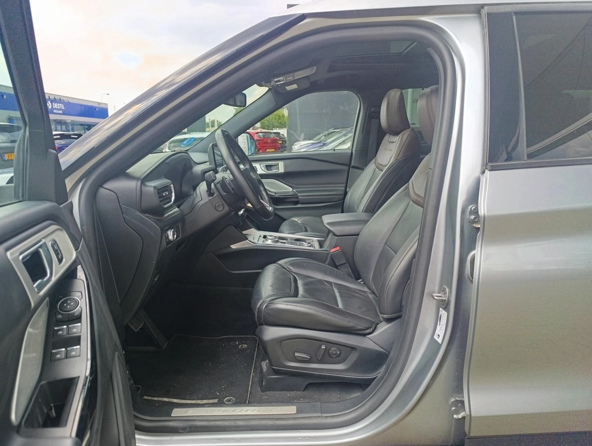 Ford-Explorer-image-17