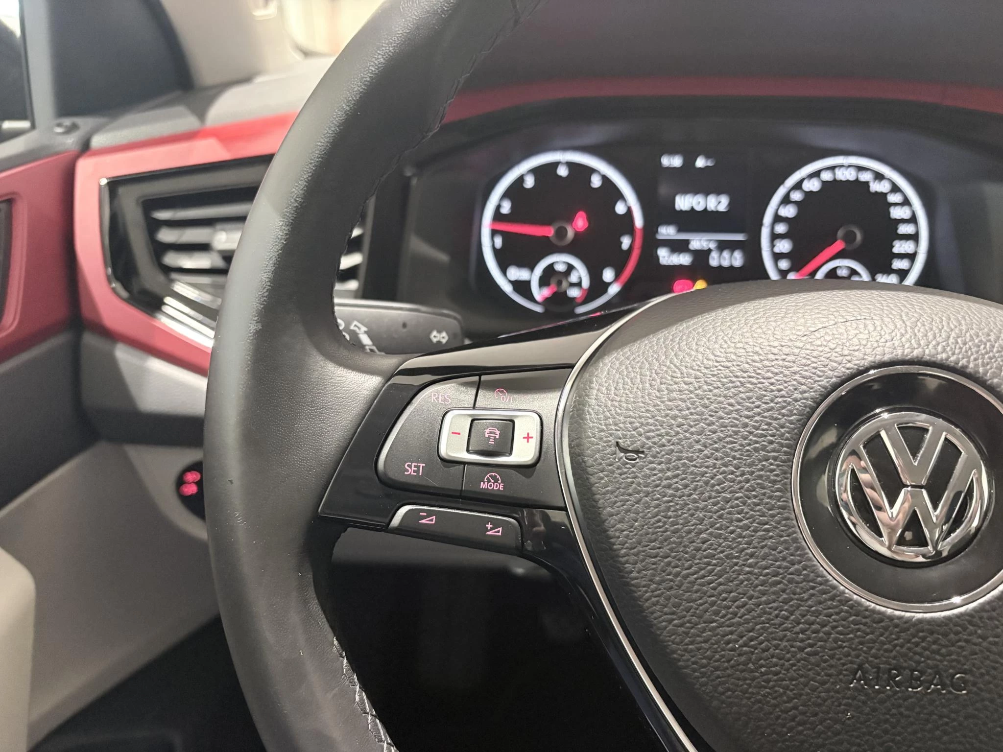 Volkswagen-Polo-image-17