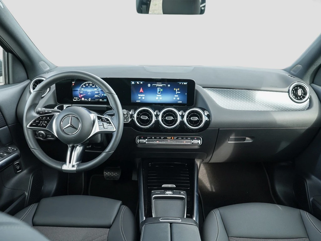 Mercedes-Benz-GLA-image-11