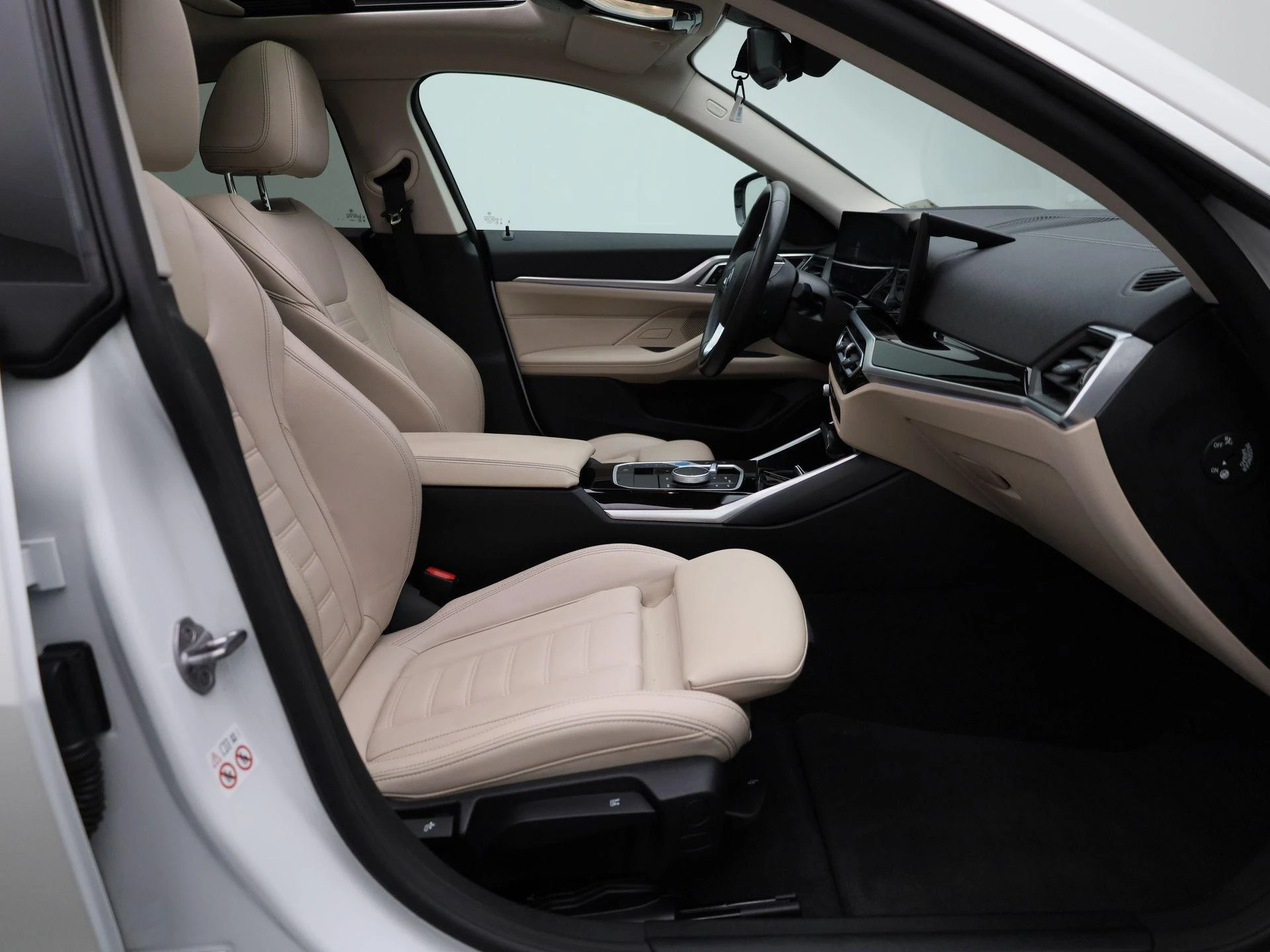 BMW-i4-image-35