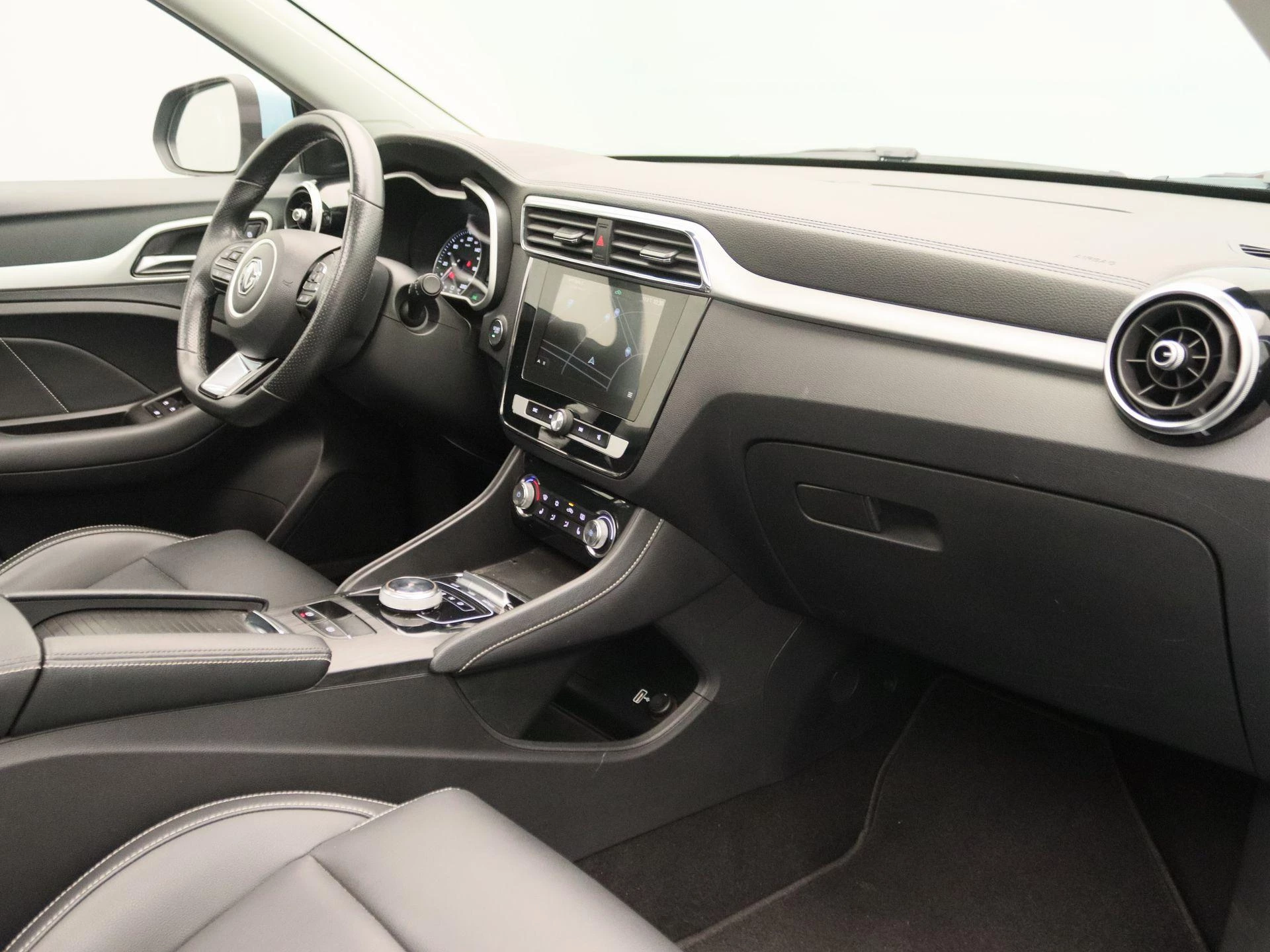 MG-ZS EV-image-25
