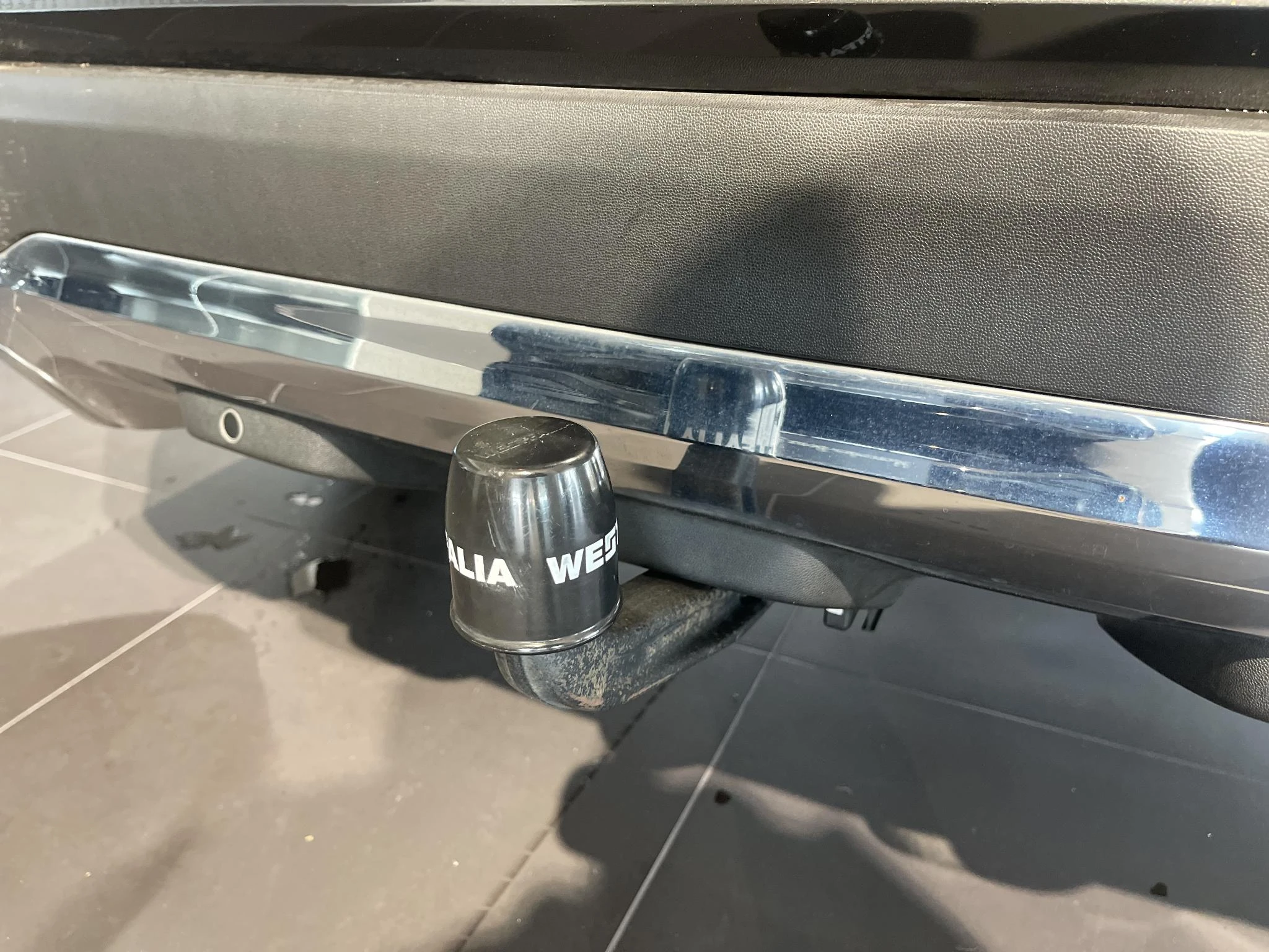 Mercedes-Benz-GLC-image-18