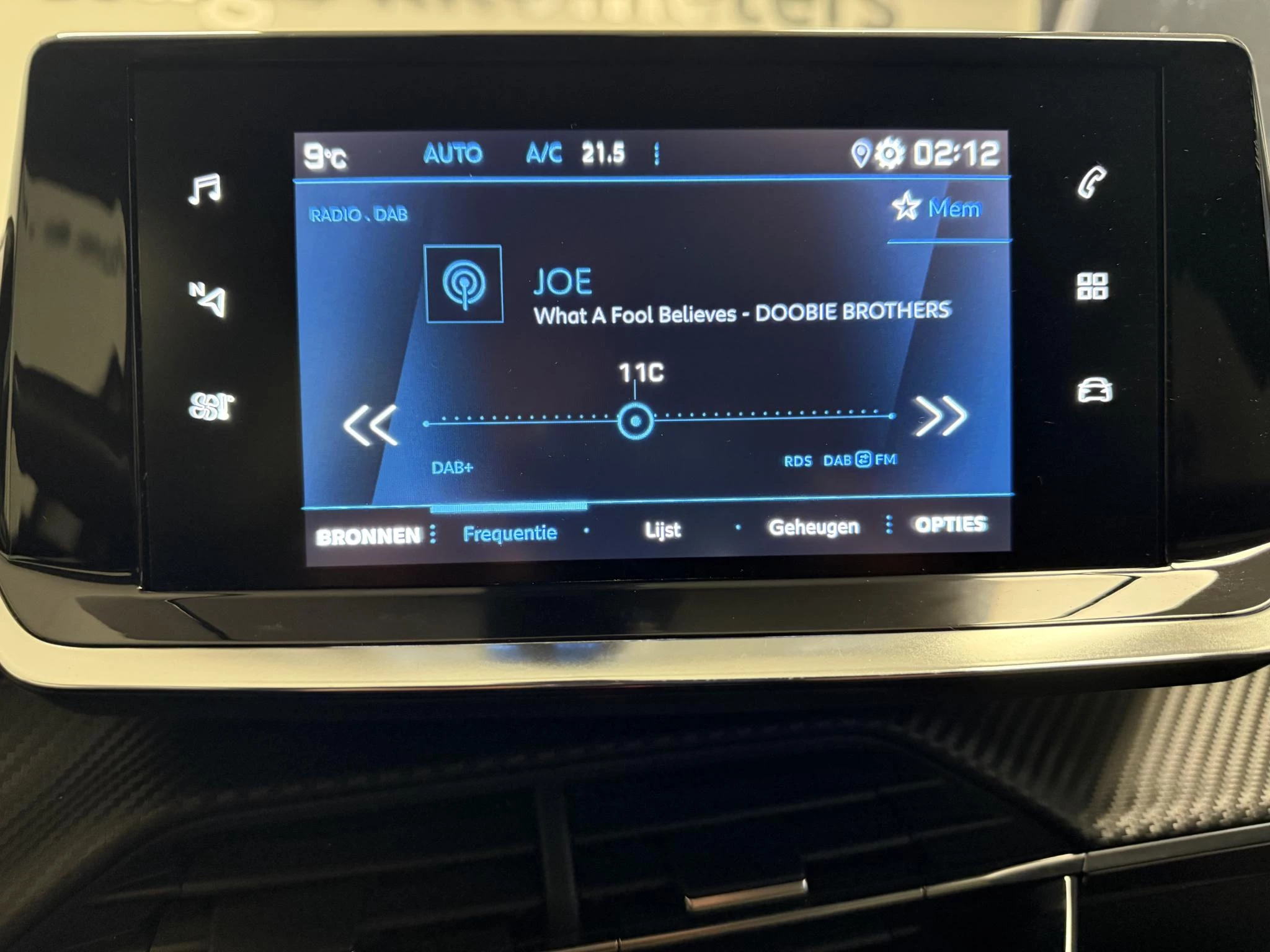 Peugeot-2008-image-12