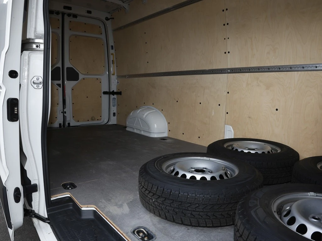 Volkswagen-Crafter-image-8