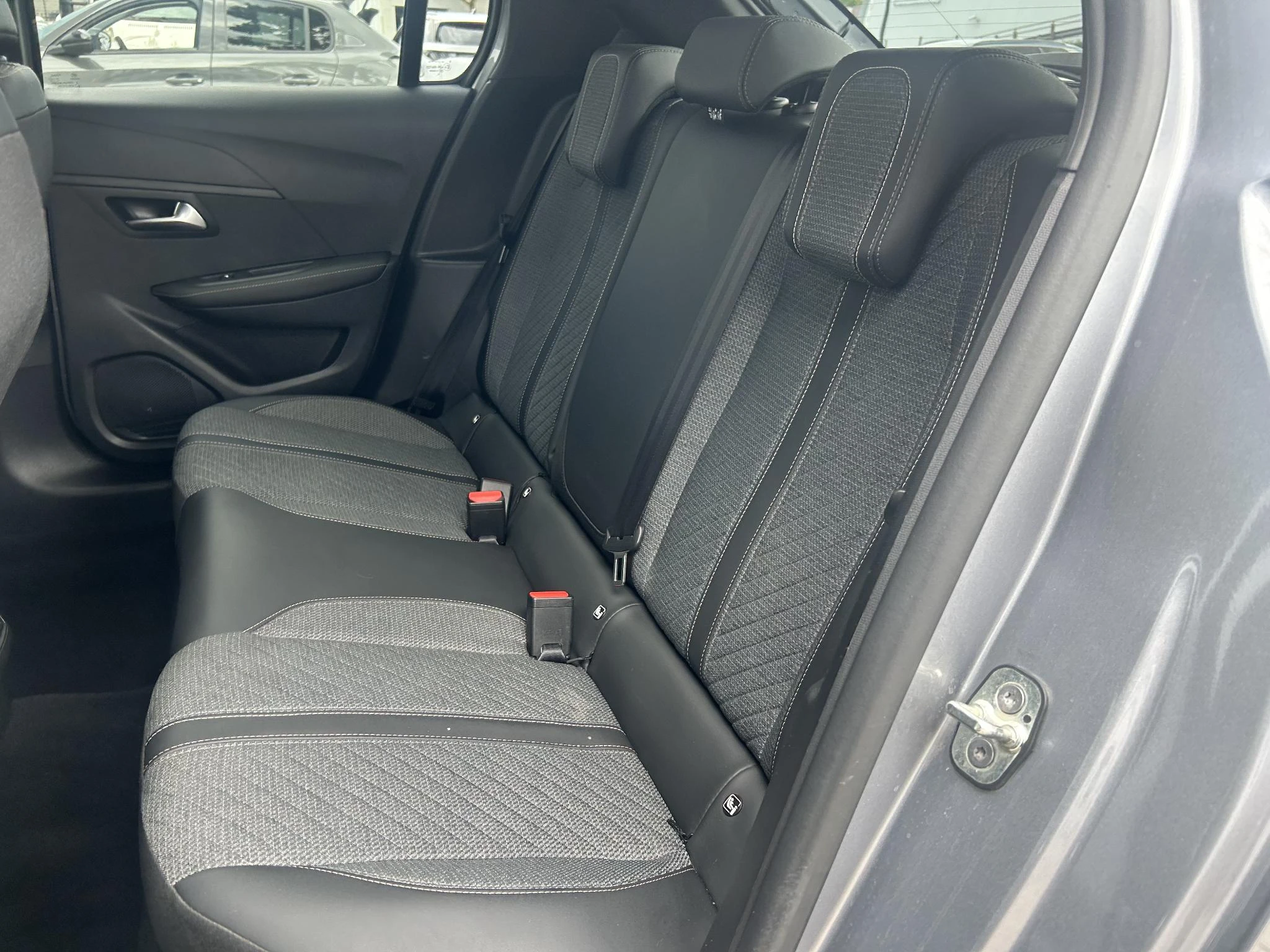Peugeot-208-image-19