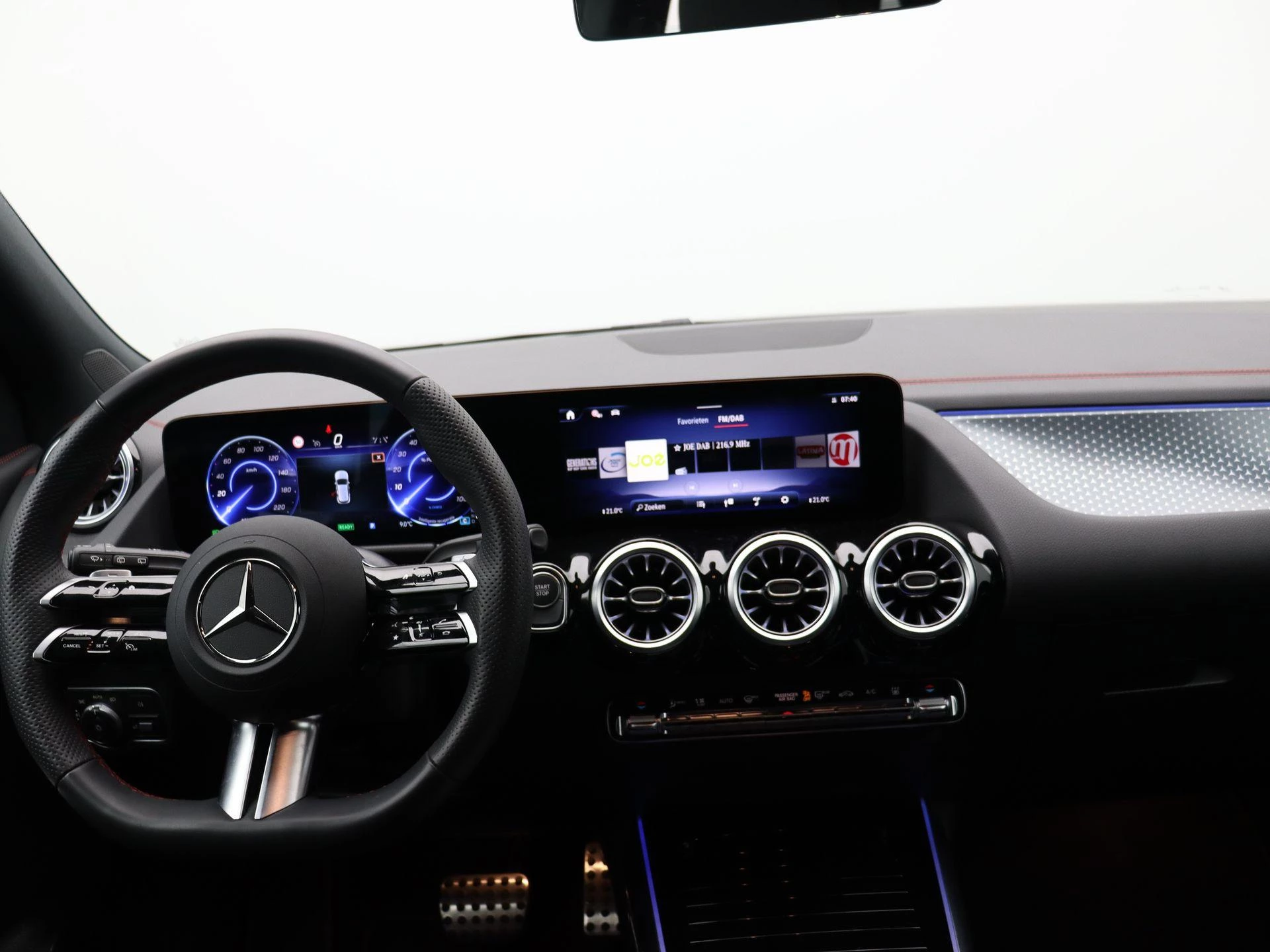 Mercedes-Benz EQA 250+ AMG Line + CARLAY + NIGHTPAKKET + CAMERA +