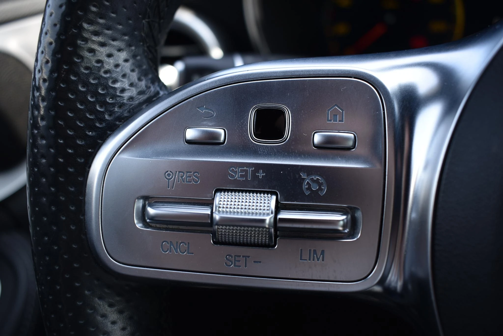Mercedes-Benz-C-Klasse-image-23