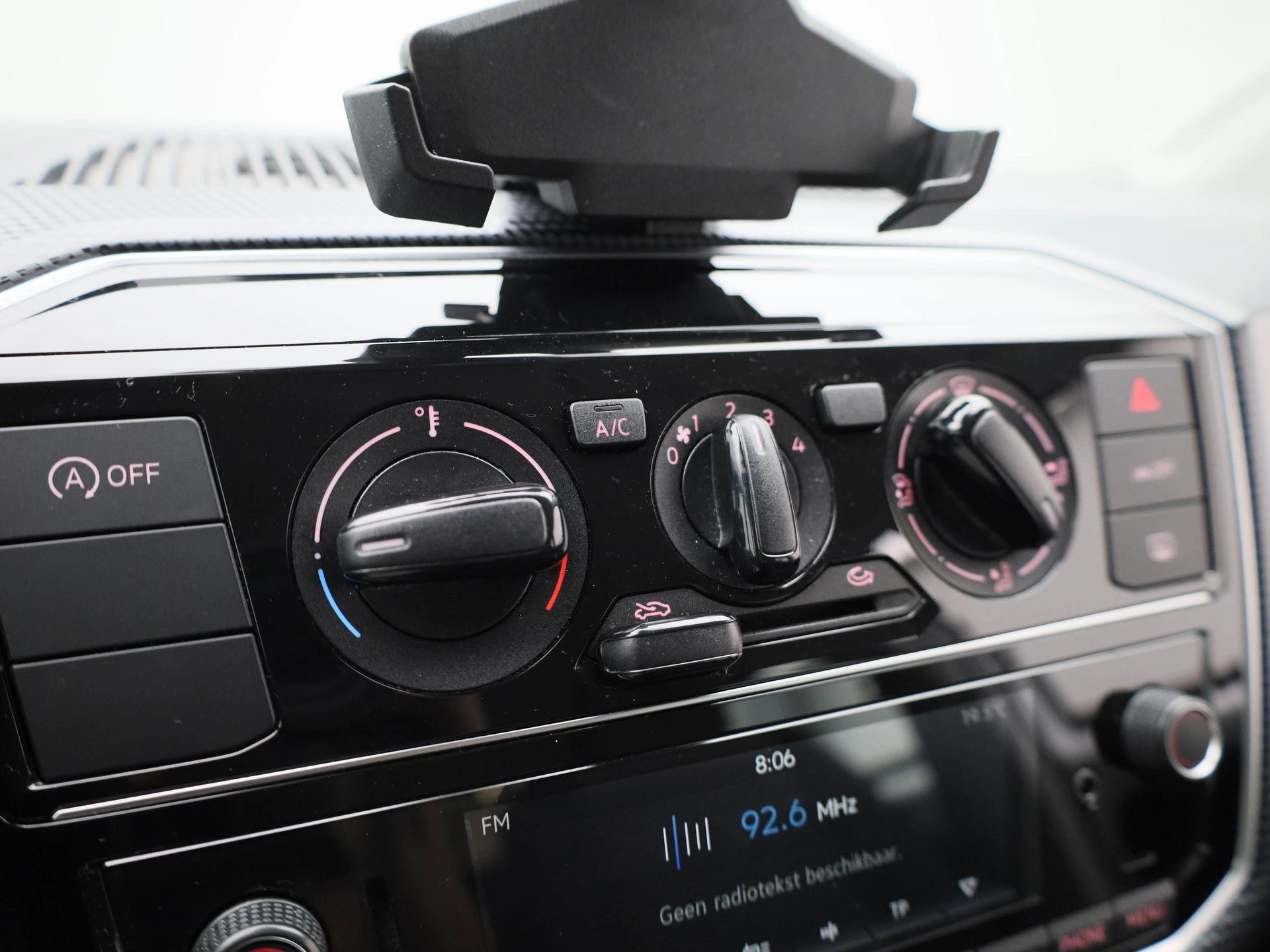 Volkswagen-up!-image-18