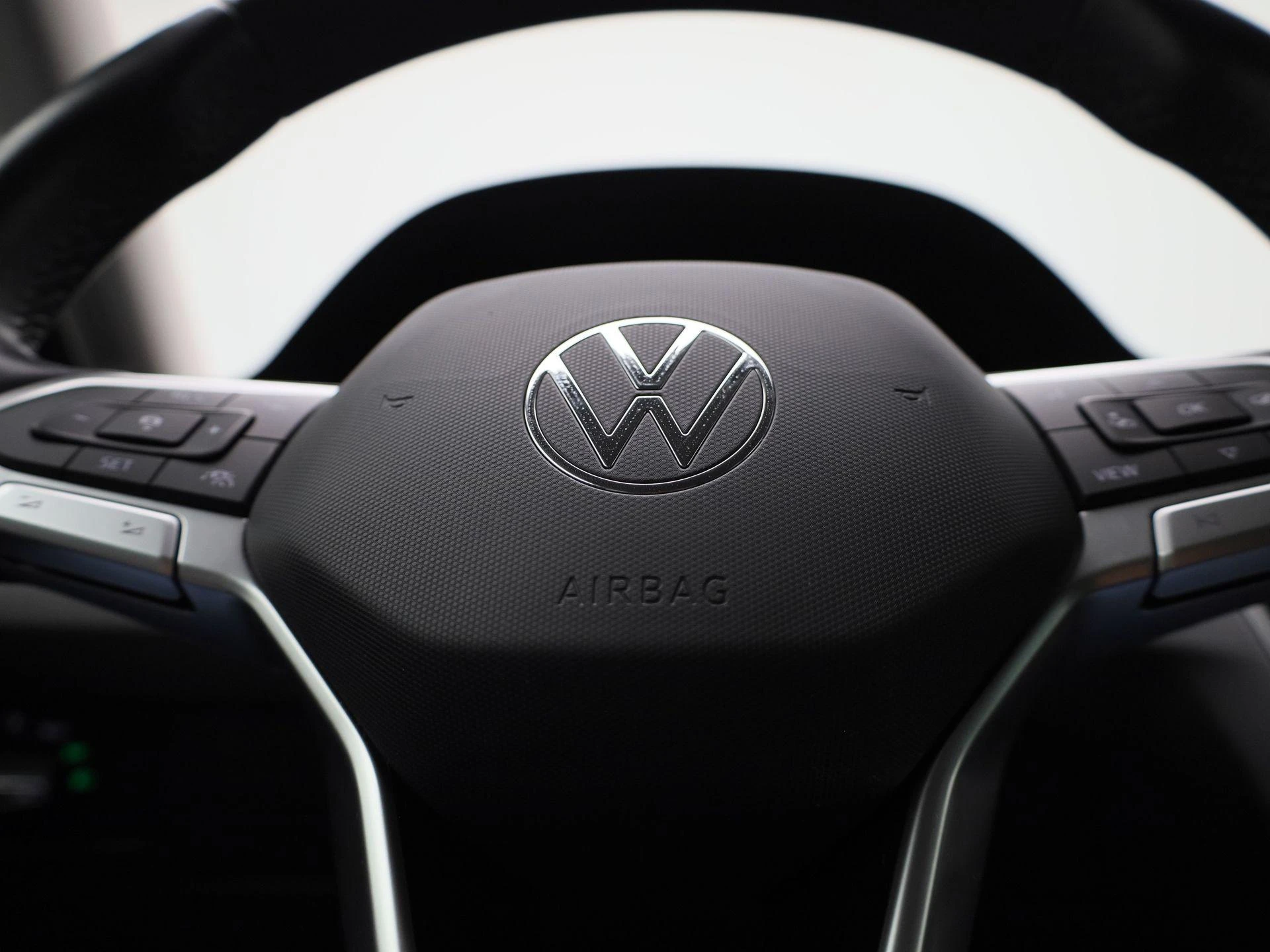 Volkswagen-Passat-image-26