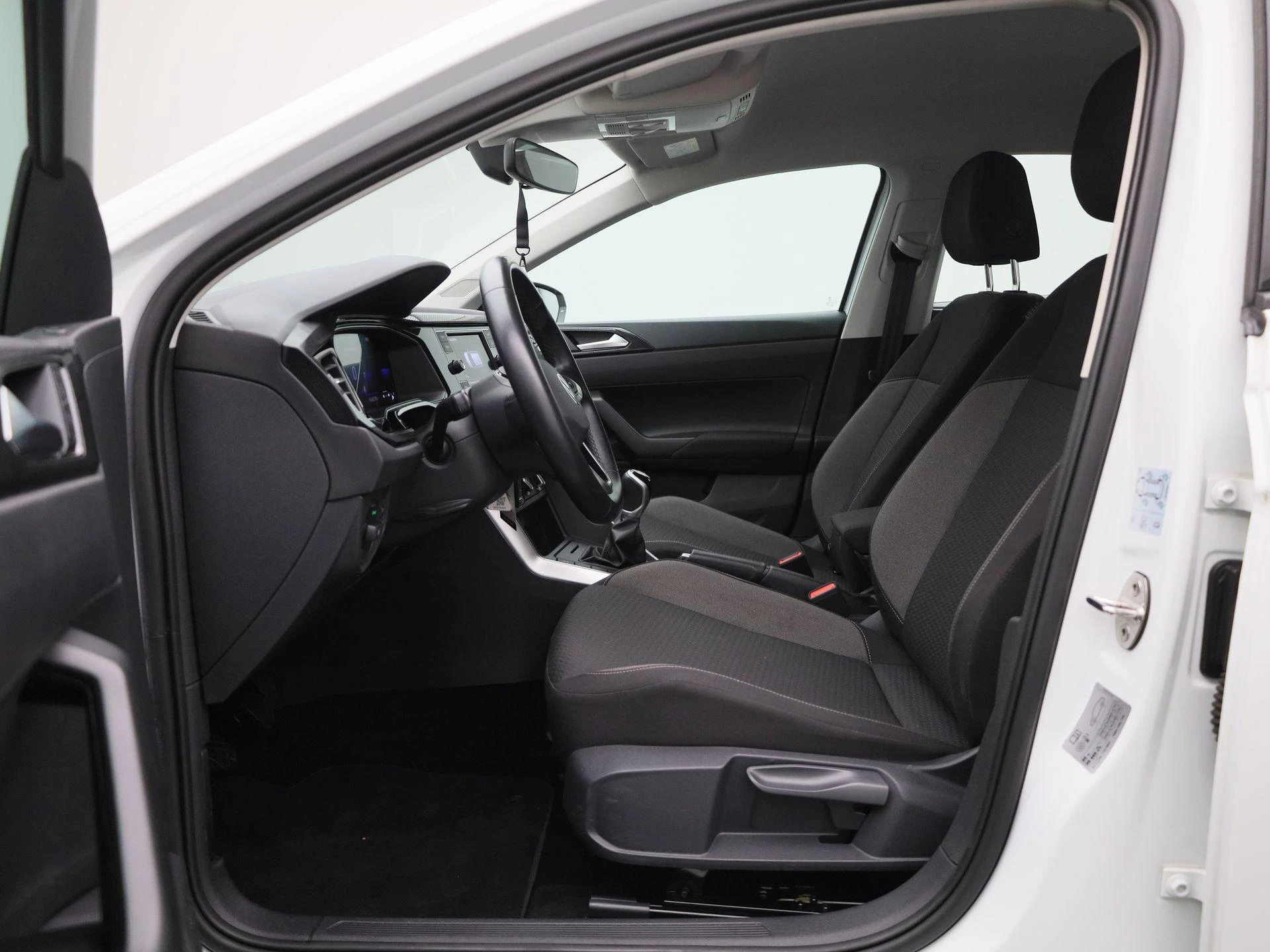 Volkswagen-Polo-image-10