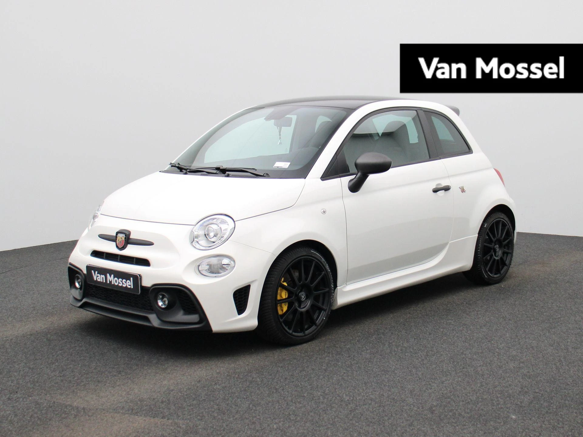Abarth-695-image-0