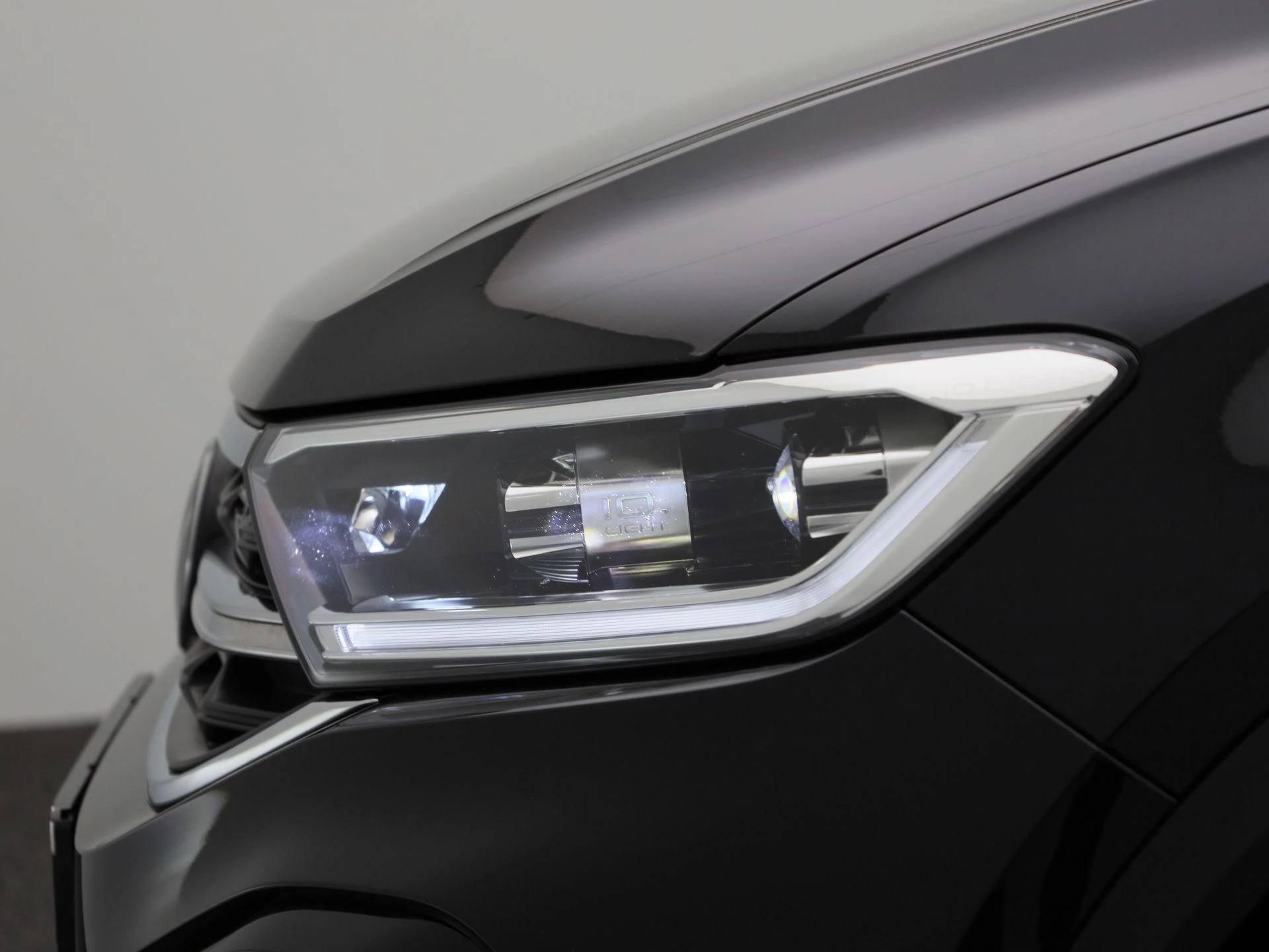 Volkswagen-T-Roc-image-14