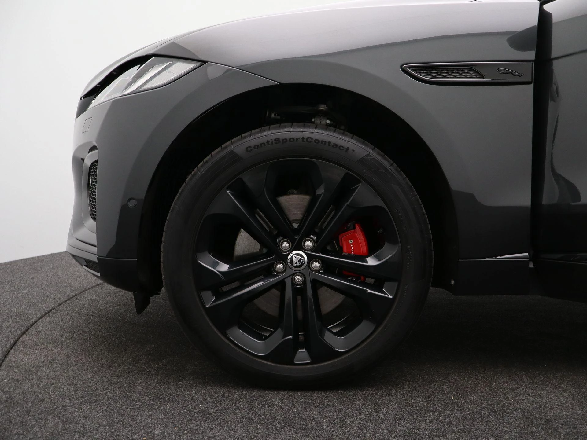 Jaguar-F-PACE-image-14