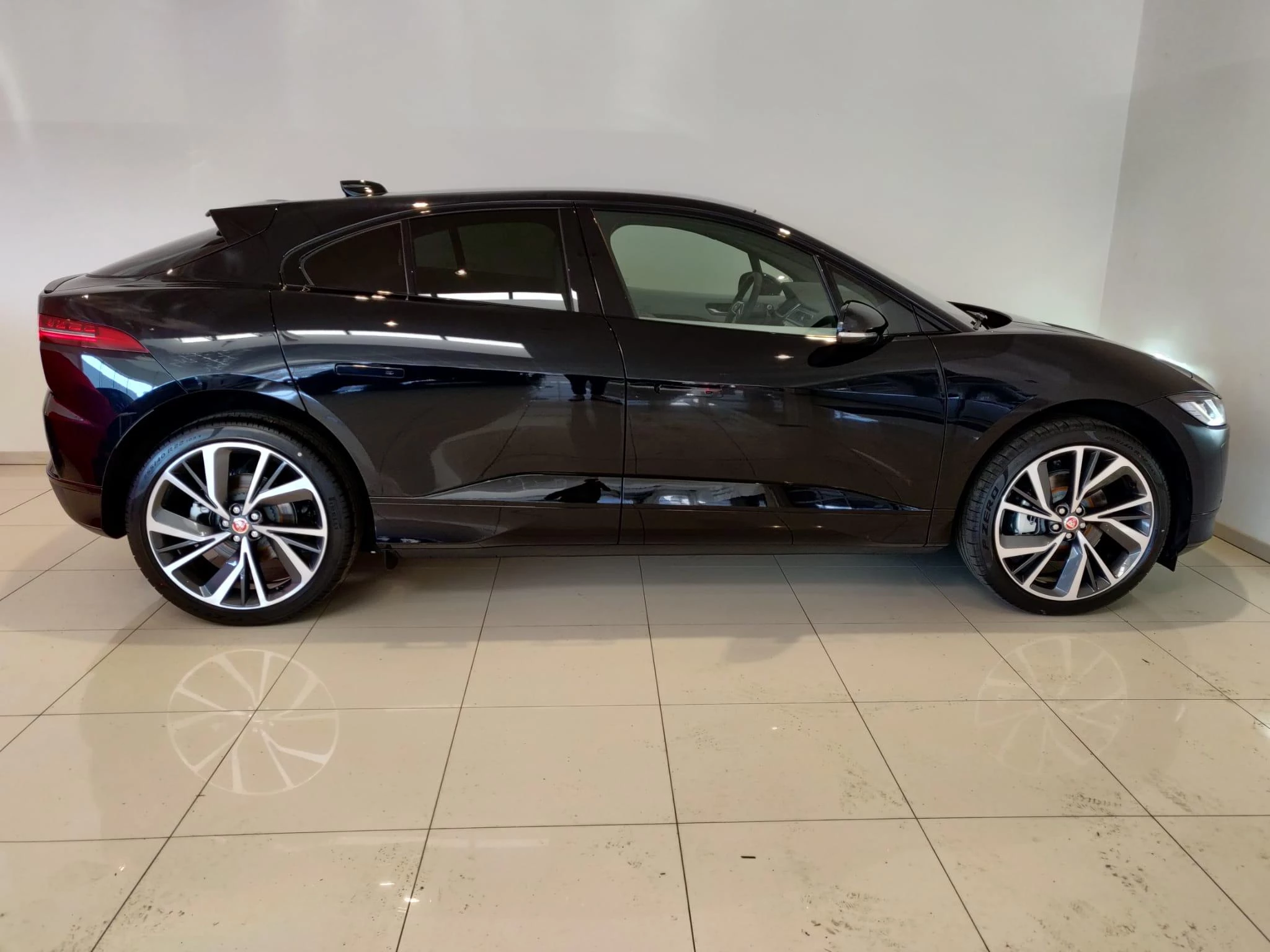 Jaguar-I-PACE-image-5