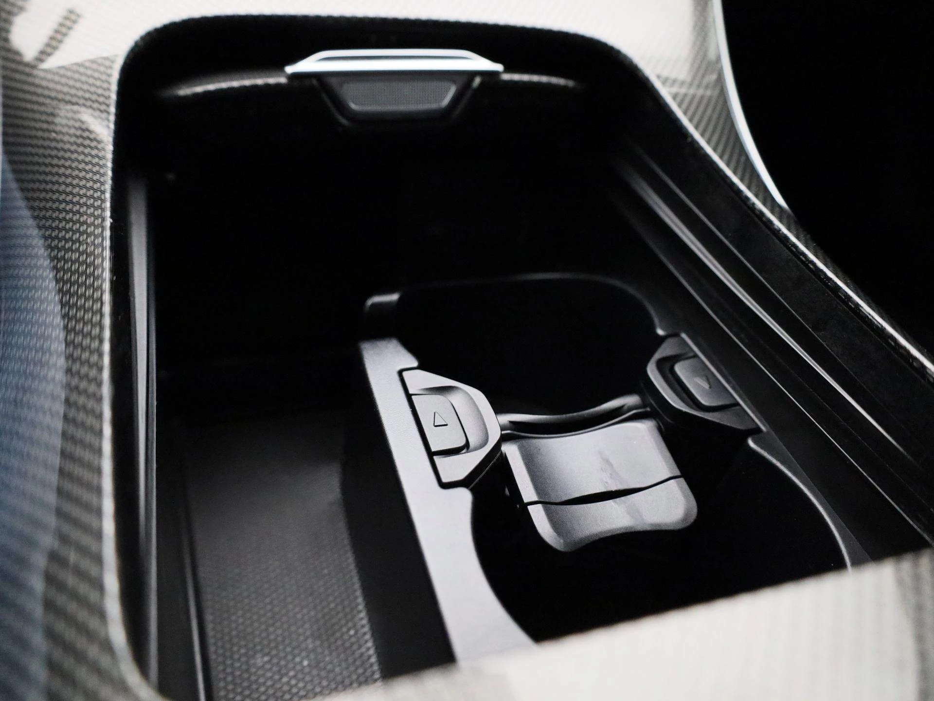 Mercedes-Benz-C-Klasse-image-25