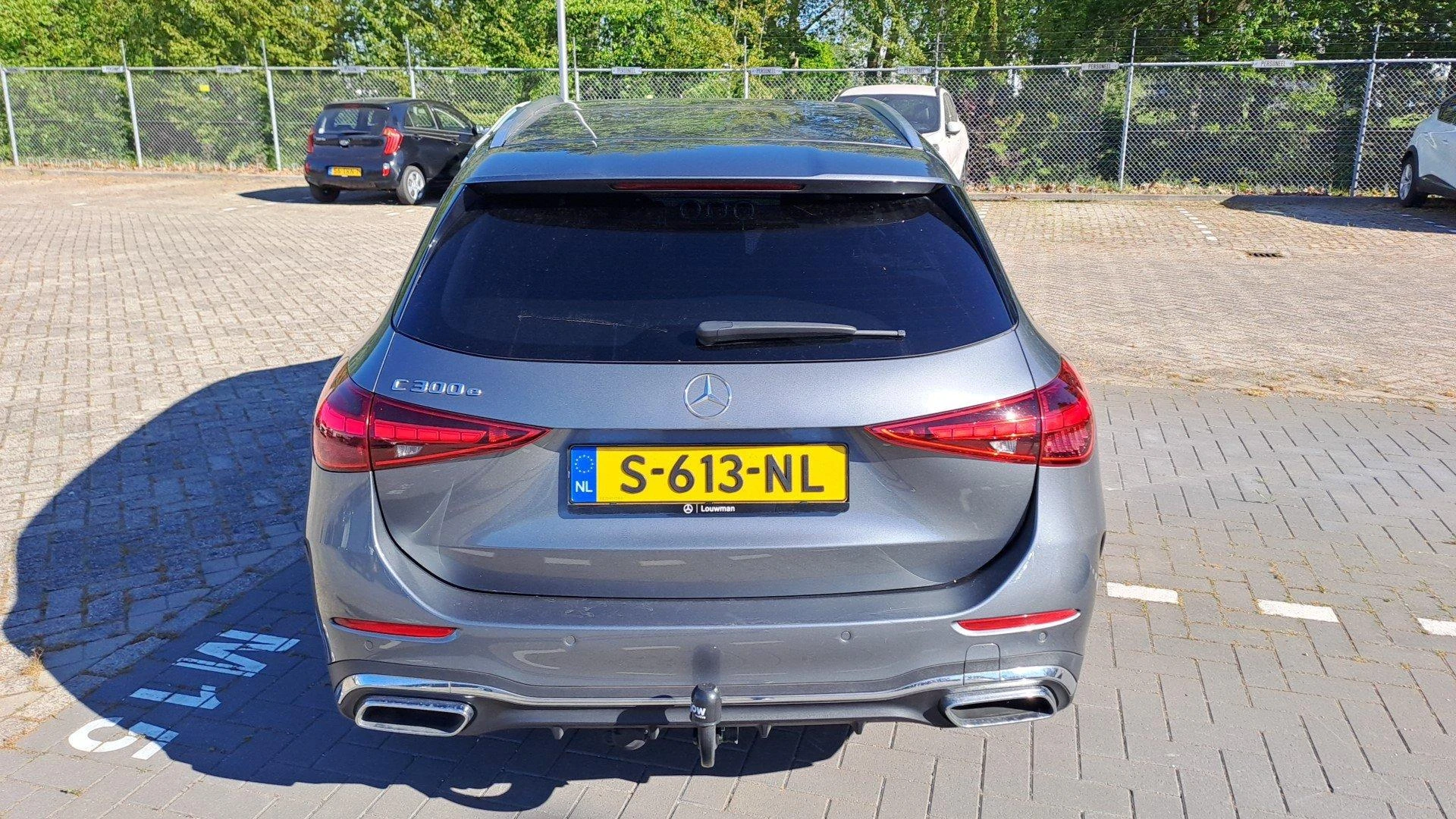 Mercedes-Benz-C-Klasse-image-3