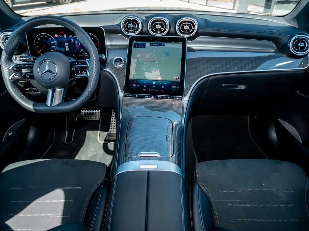 Mercedes-Benz-GLC 300 d-image-13