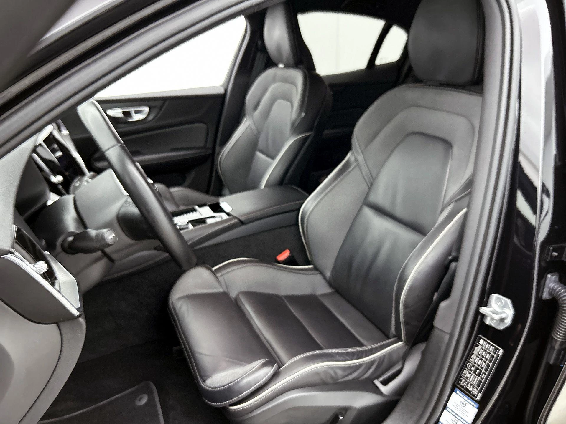 Volvo S60 2.0 Recharge T6 AWD R-Design