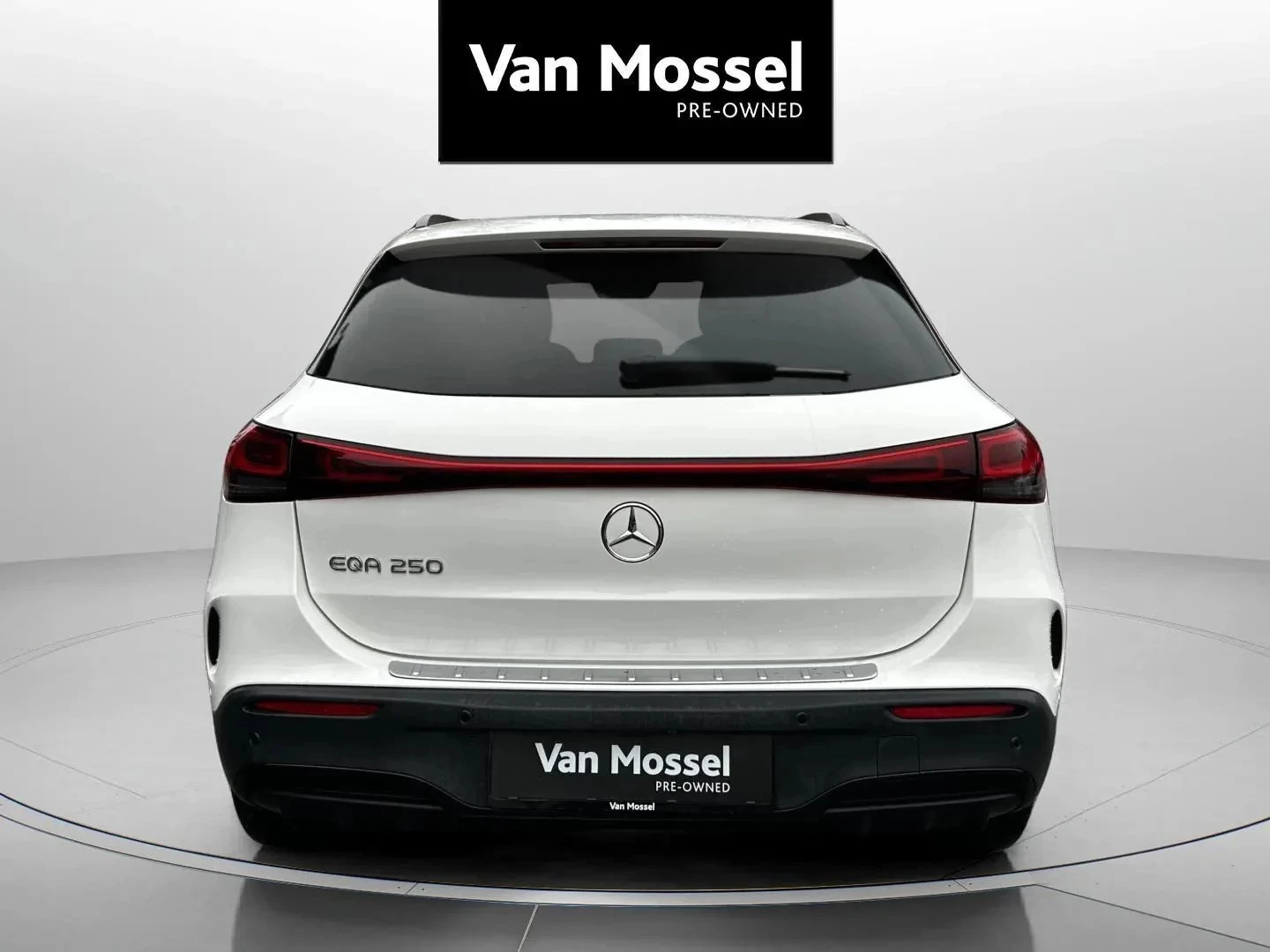 Mercedes-Benz-EQA-image-5