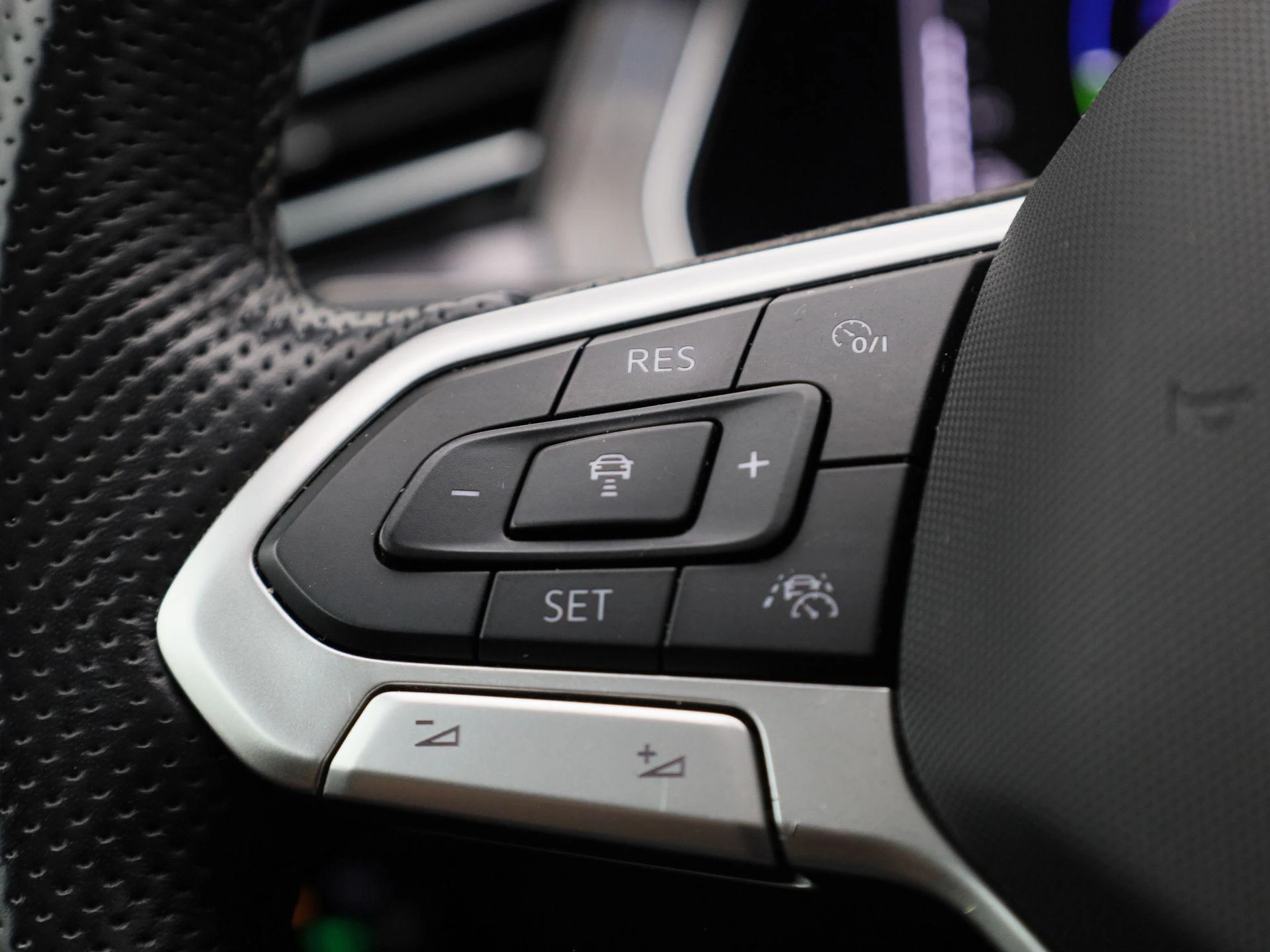 Volkswagen-Passat-image-18