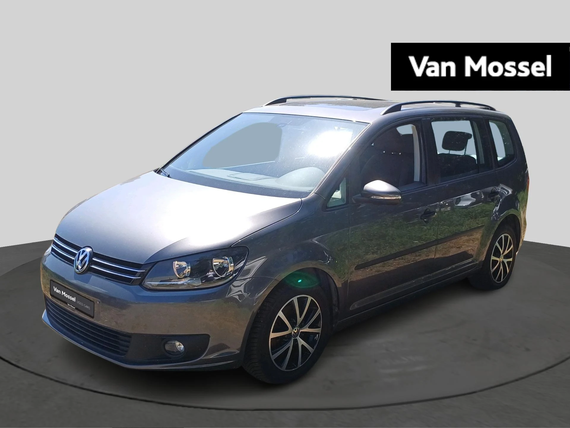 Volkswagen-Touran-image-0