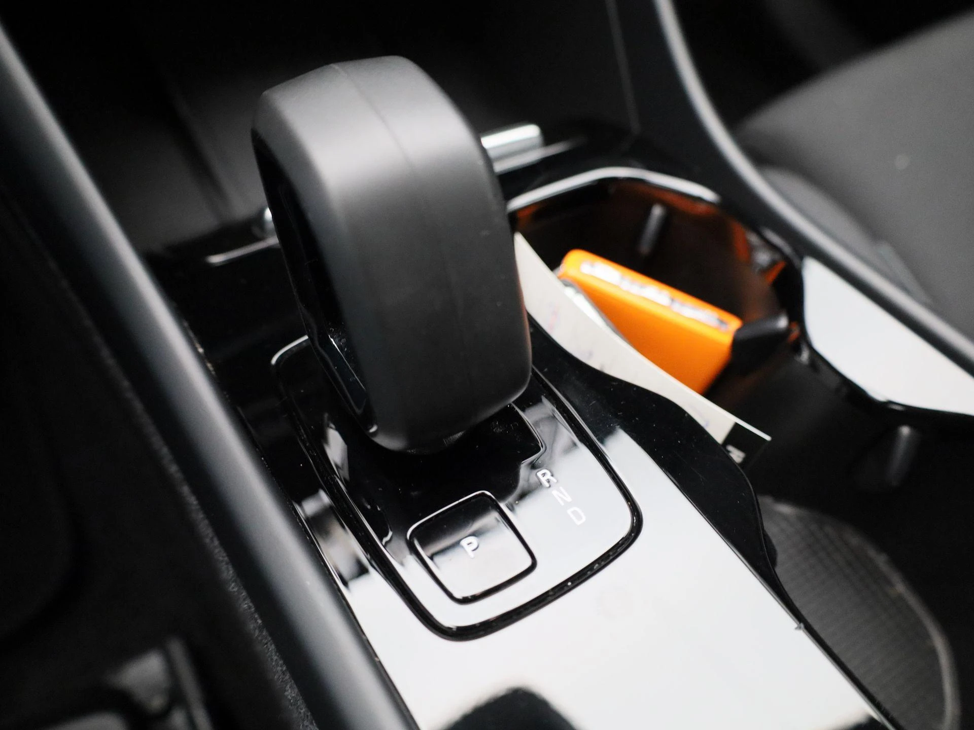Volvo-EX40-image-21