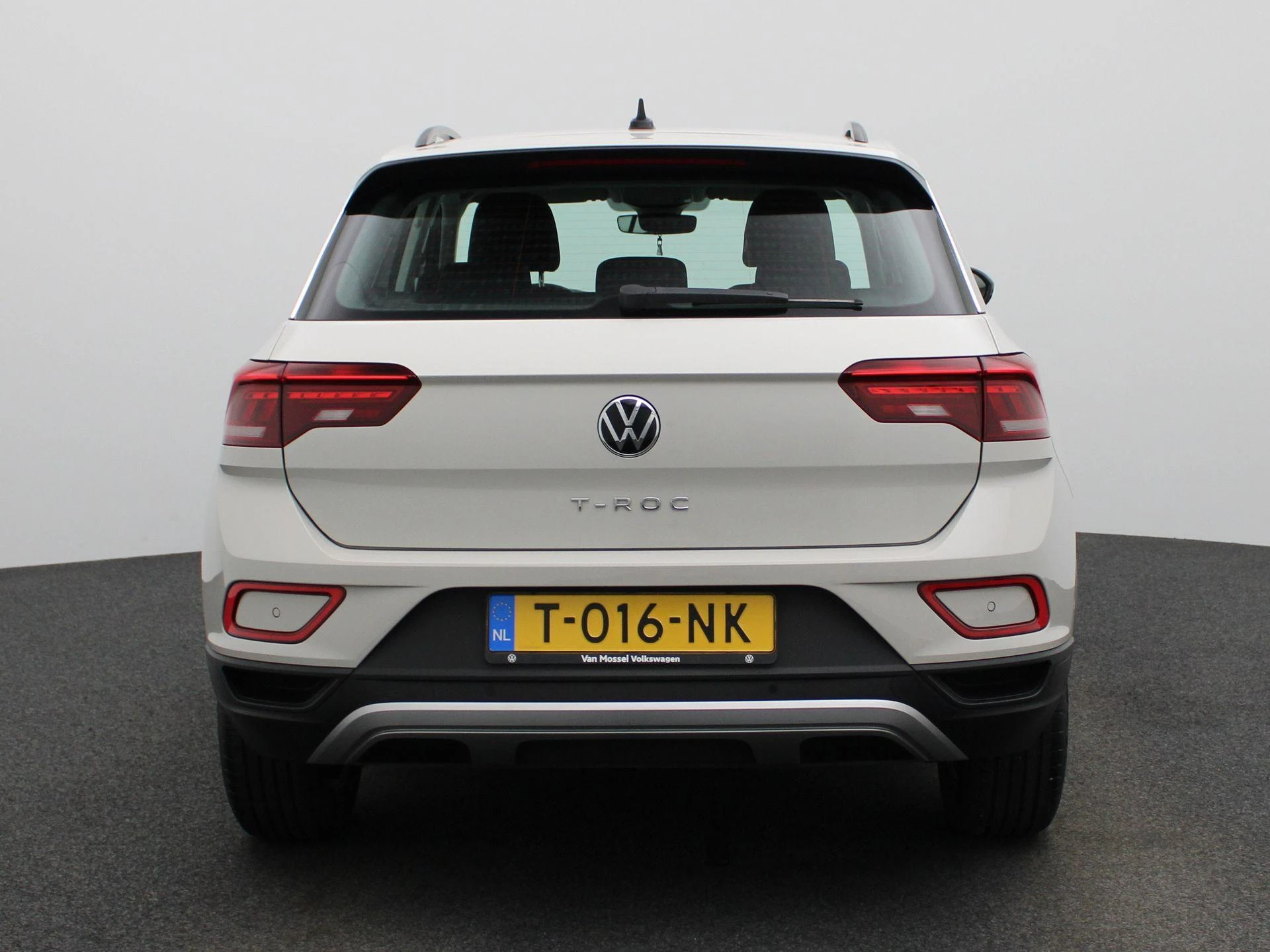 Volkswagen-T-Roc-image-4