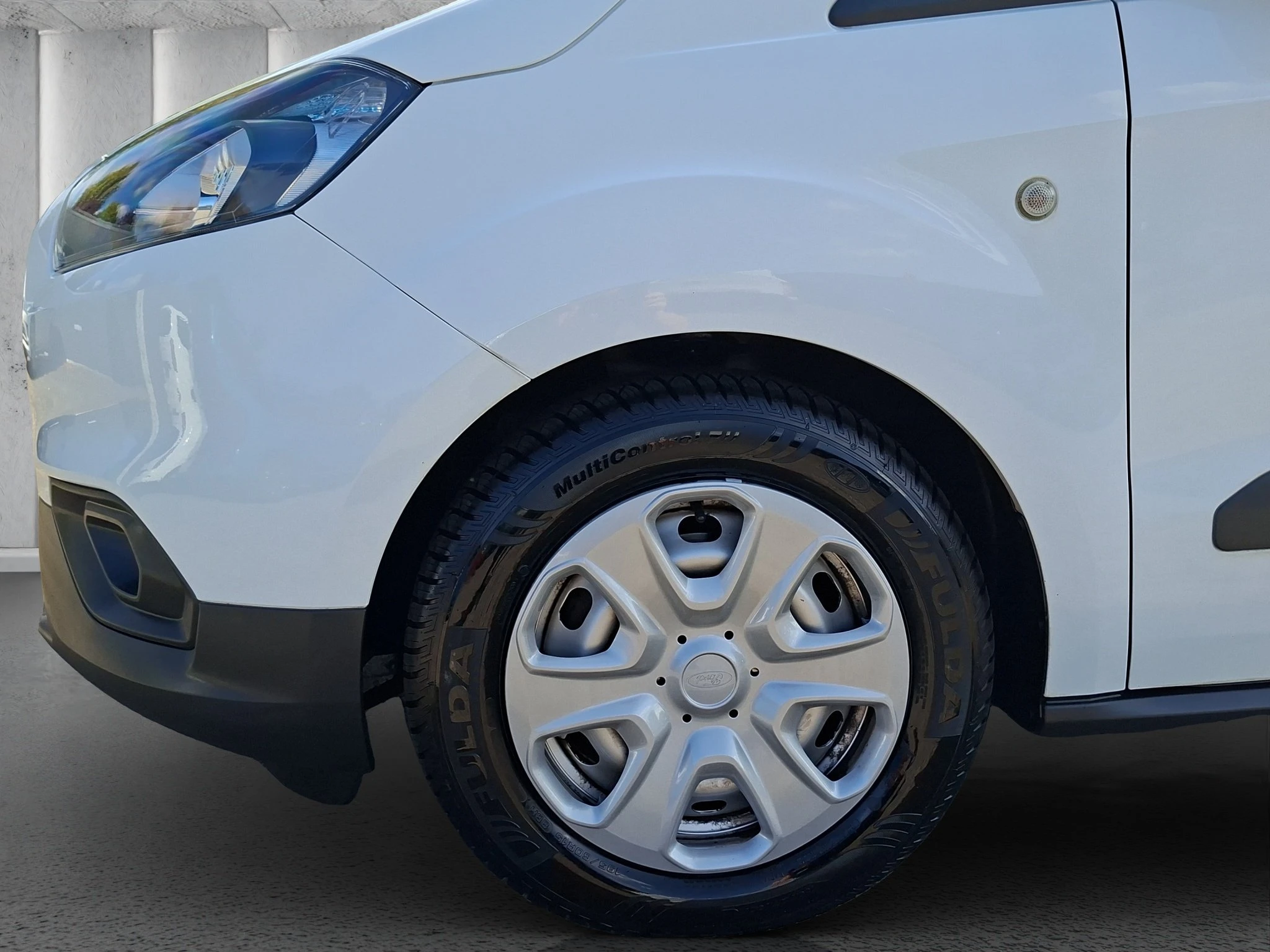 Ford-Transit Courier-image-8