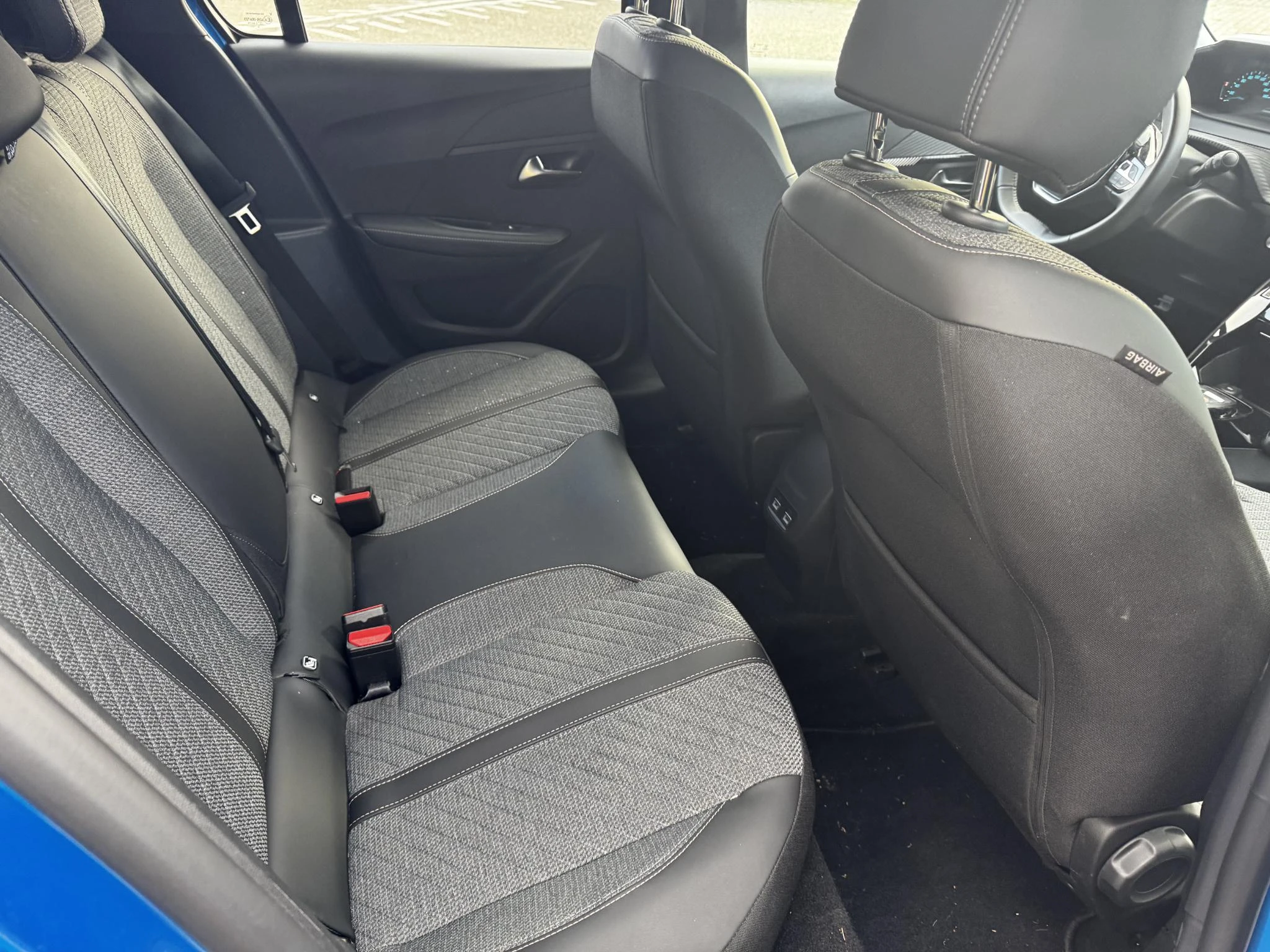 Peugeot-e-208-image-21