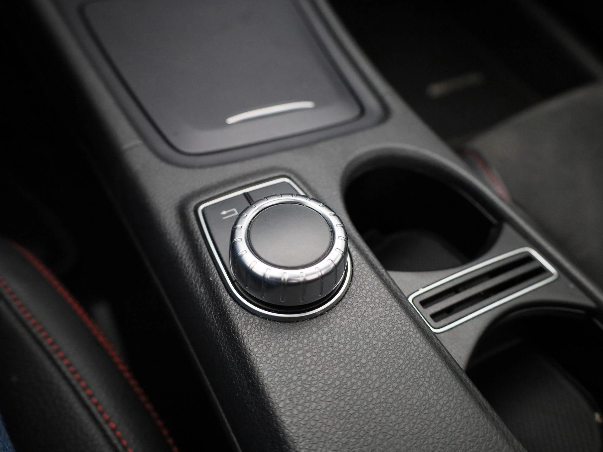 Mercedes-Benz-CLA-image-27