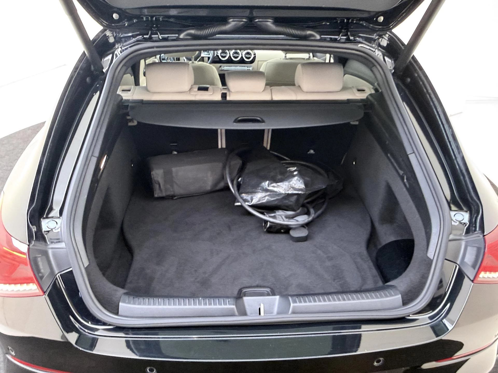 Mercedes-Benz-CLA-image-30