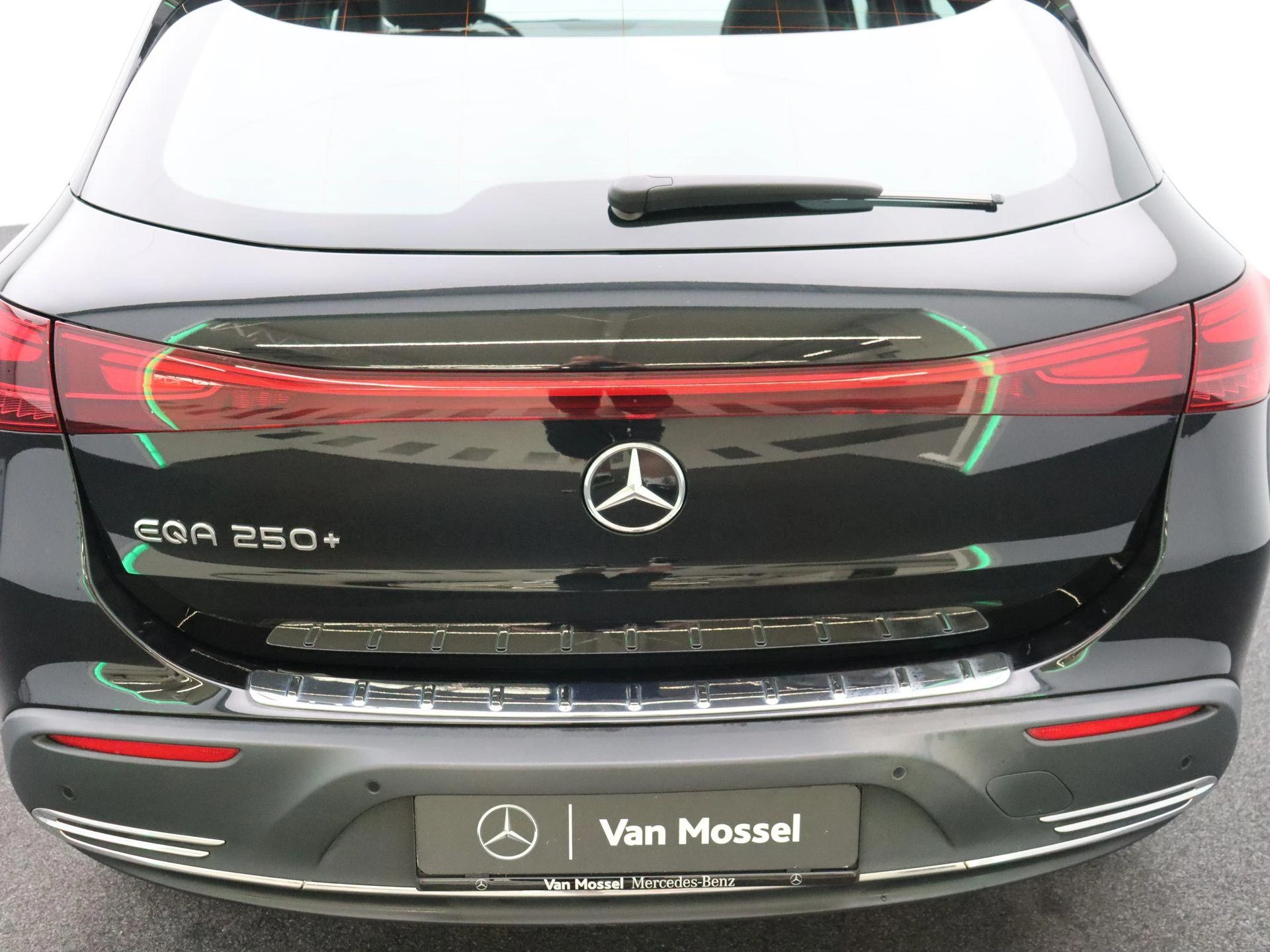 Mercedes-Benz-EQA-image-18